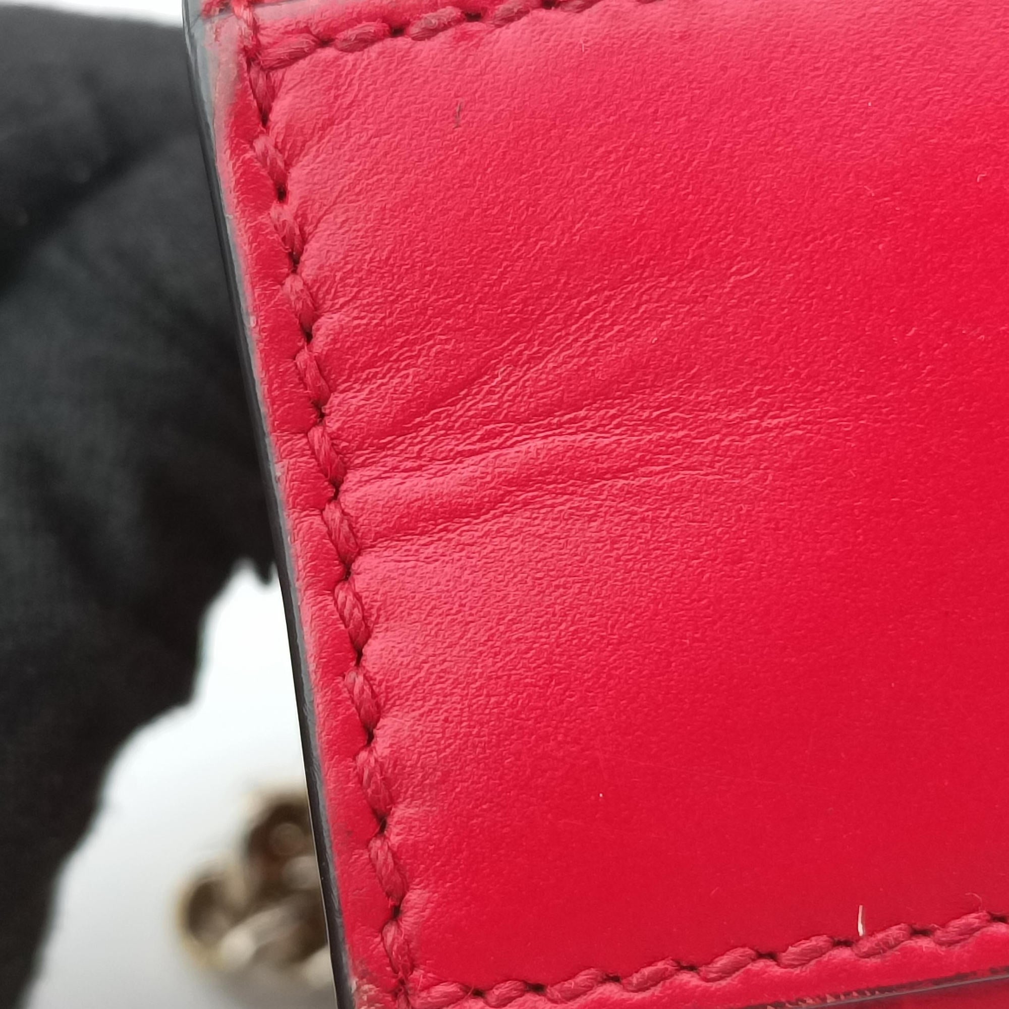 Vintage Gucci Padlock Red Leather 409487 shoulderbag | stylenewstar