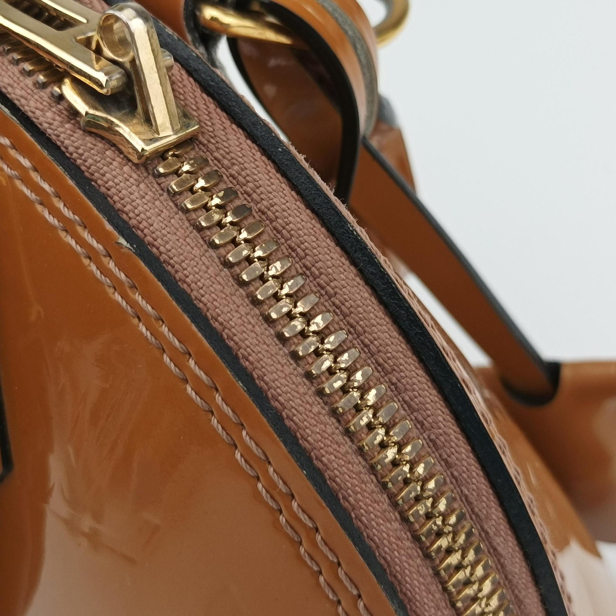 Vintage Louis Vuitton Alma BB Rose Velours Vernis M91585 shoulderbag | stylenewstar