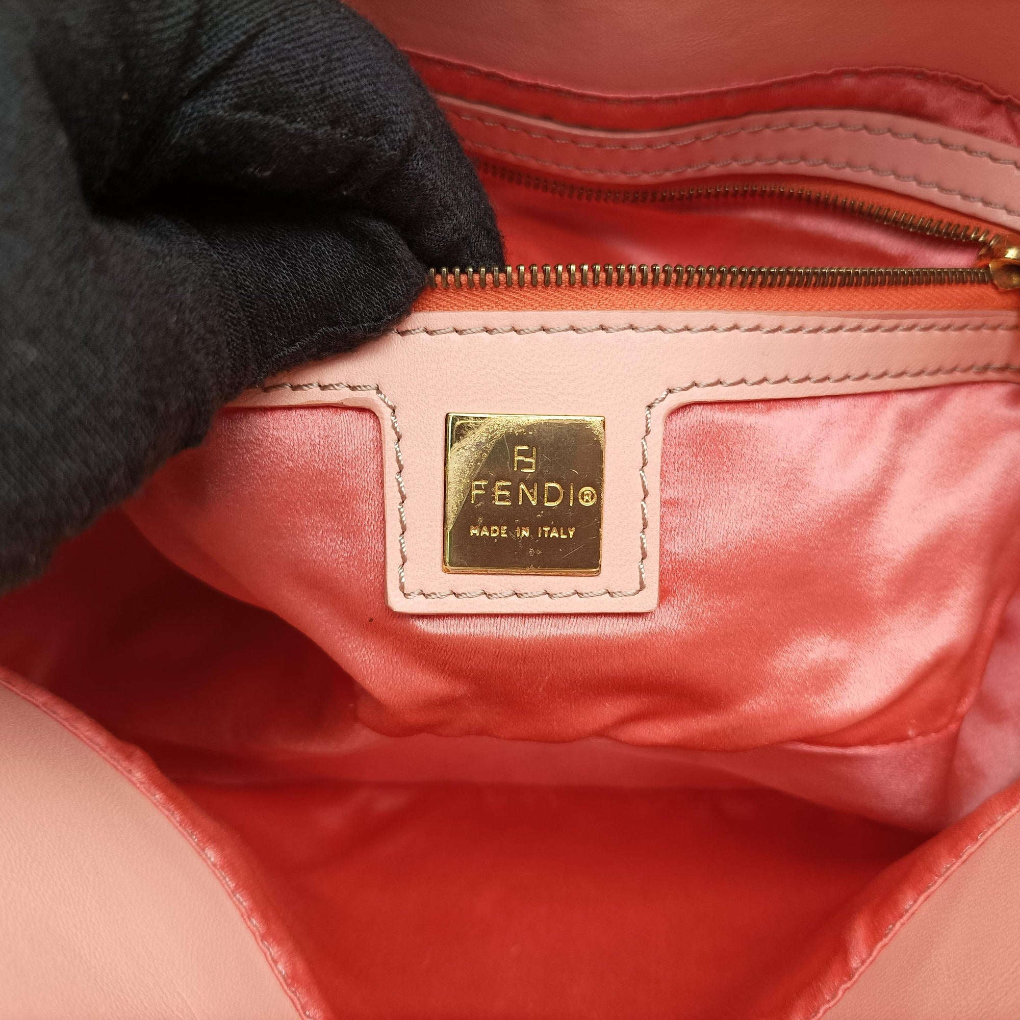 Vintage Fendi Mamma Baguette Pink Leather 26725 shoulderbag | stylenewstar