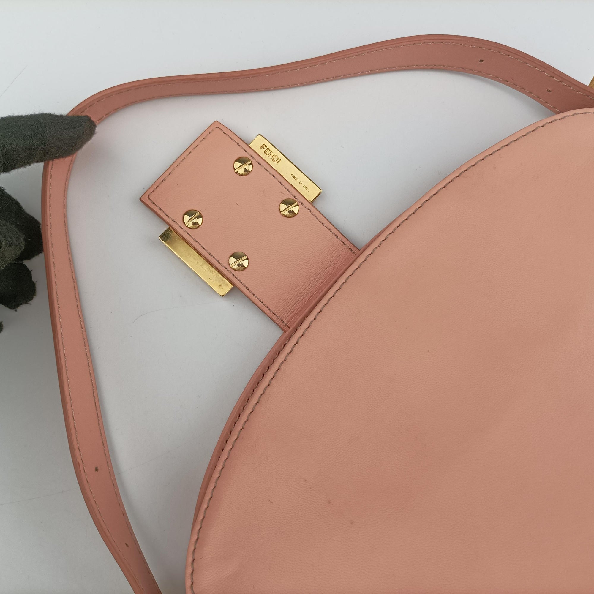 Vintage Fendi Mamma Baguette Pink Leather 26725 shoulderbag | stylenewstar
