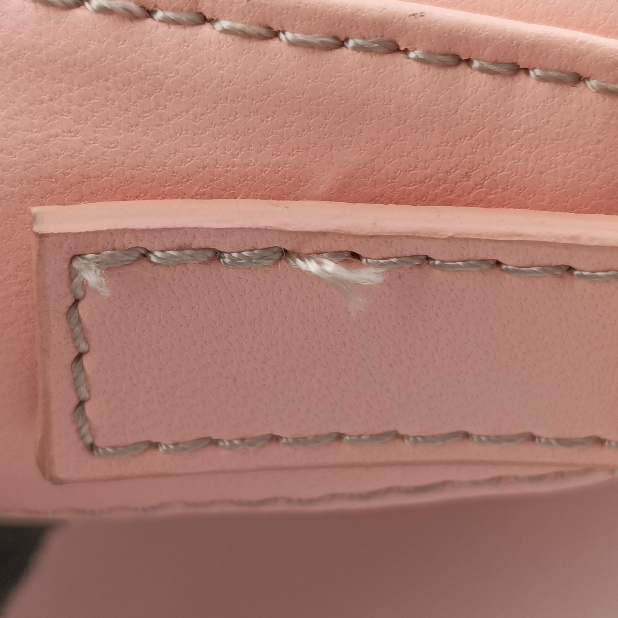 Vintage Fendi Mamma Baguette Pink Leather 26725 shoulderbag | stylenewstar