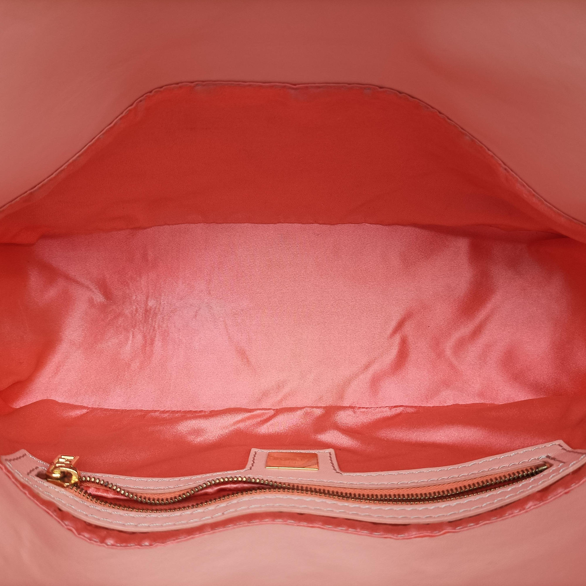 Vintage Fendi Mamma Baguette Pink Leather 26725 shoulderbag | stylenewstar