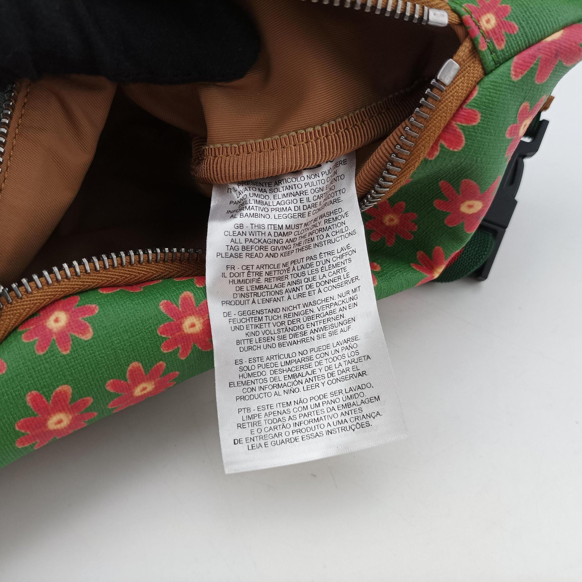 Secondhand Gucci kids GG Top strawberry Print Green × Multi canvas 502095 bum bag/waist bag | stylenewstar