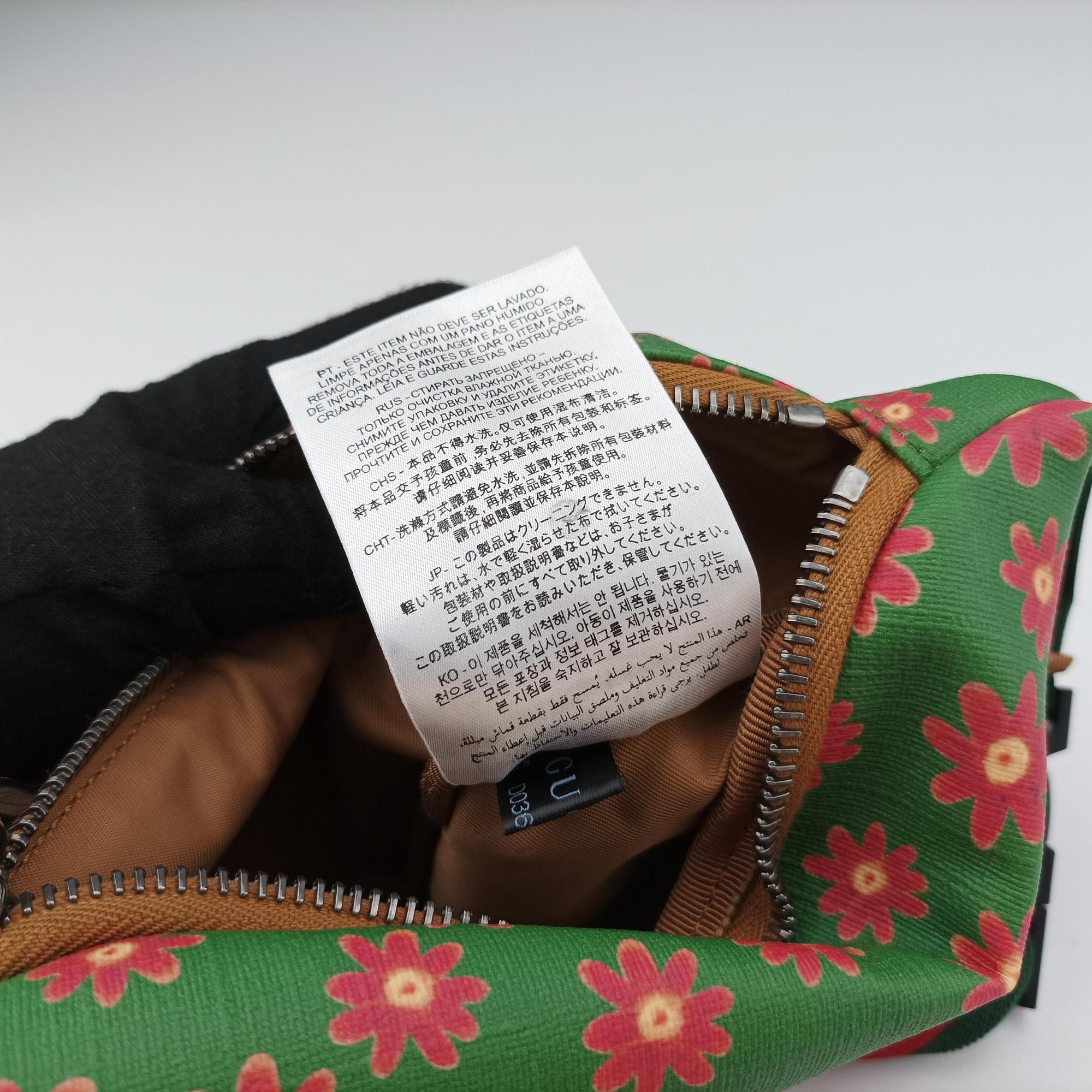 Secondhand Gucci kids GG Top strawberry Print Green × Multi canvas 502095 bum bag/waist bag | stylenewstar