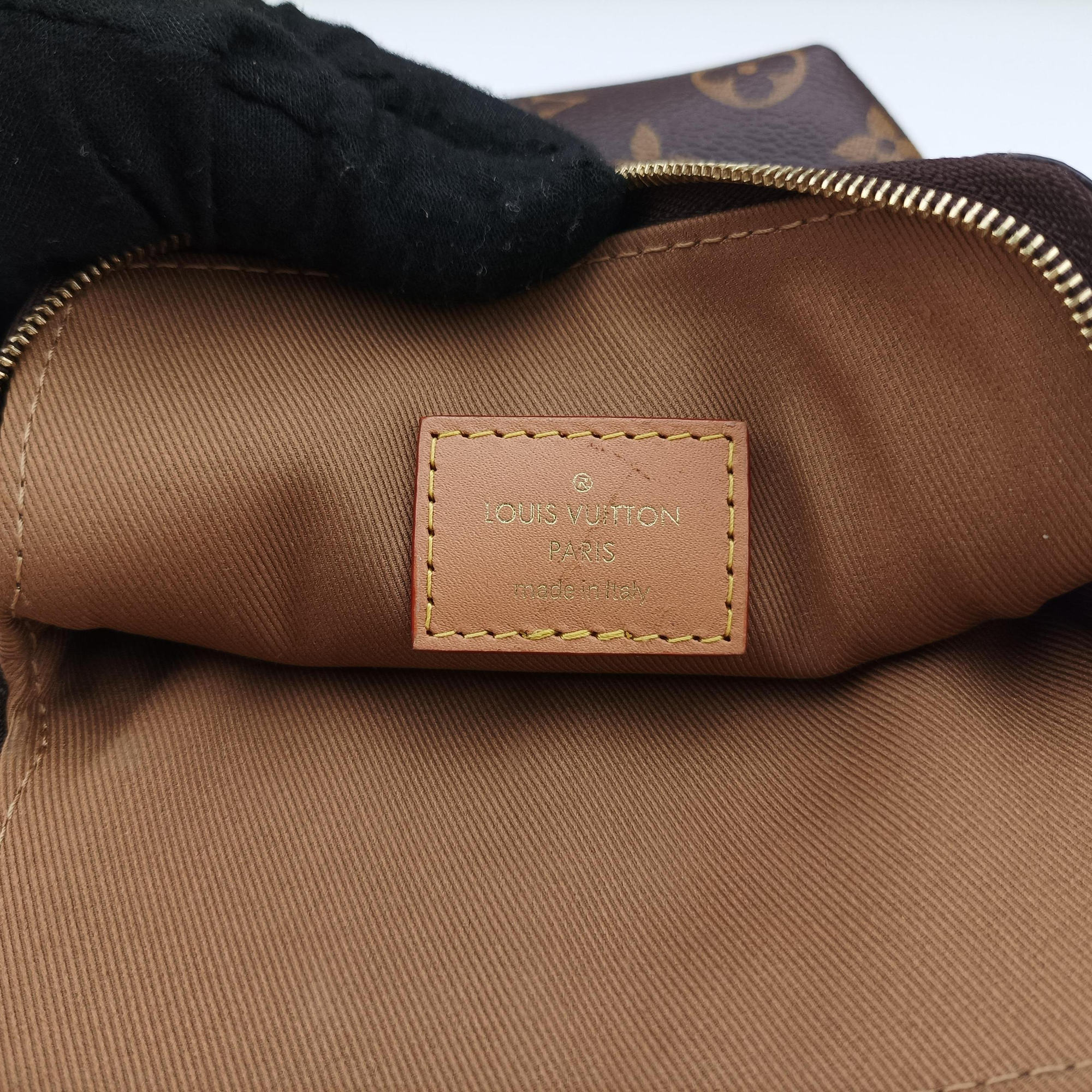 Pre-owned Louis Vuitton Utility Phone Sleeve Brown Monogram Canvas M80746 shoulderbag | stylenewstar