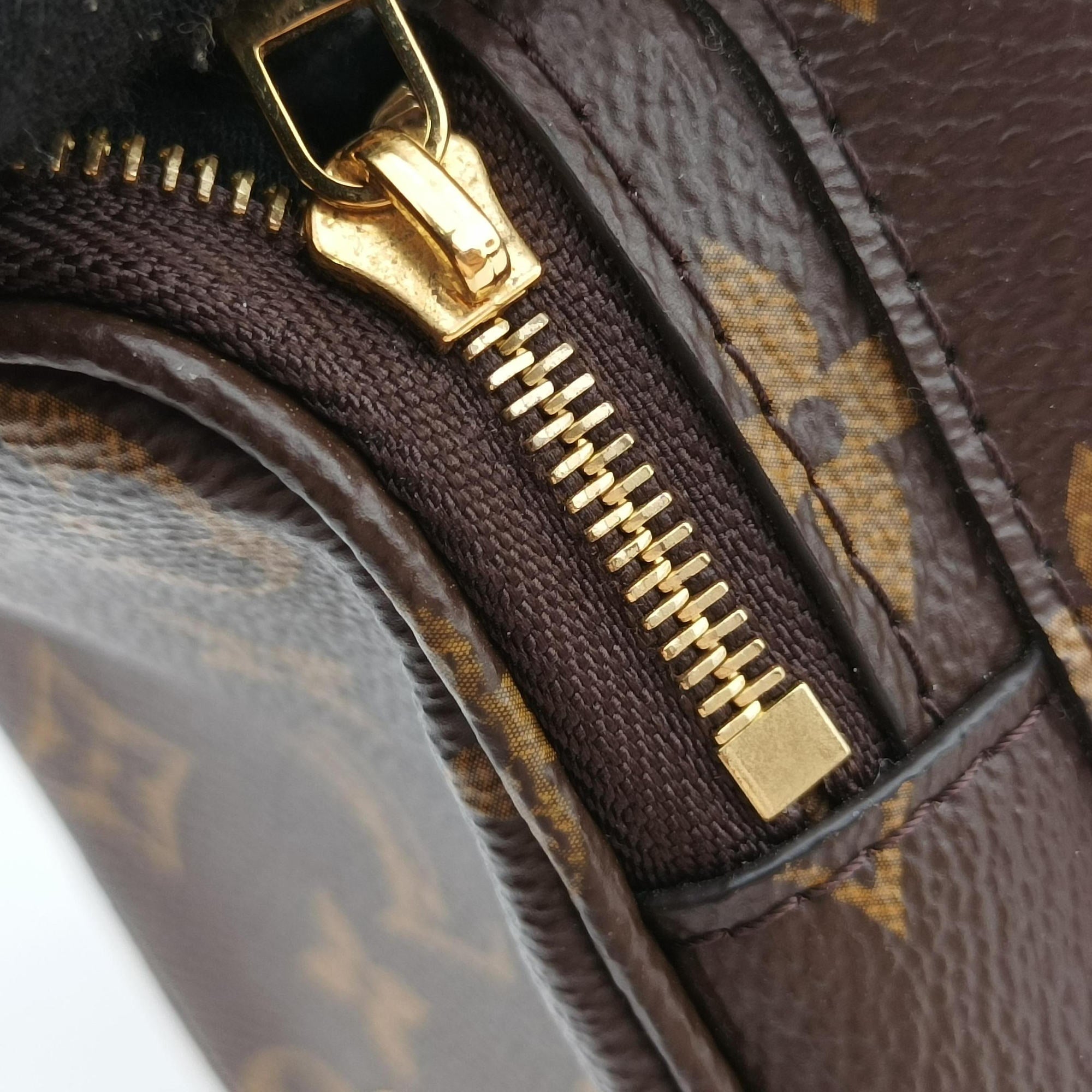 Pre-owned Louis Vuitton Utility Phone Sleeve Brown Monogram Canvas M80746 shoulderbag | stylenewstar