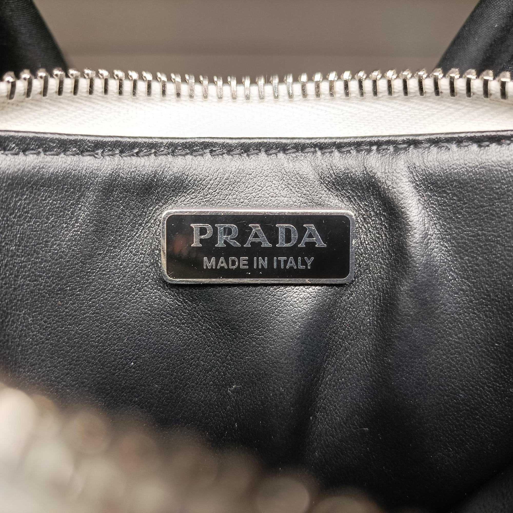 Vintage Prada Triangle Chain Pouch White Leather  shoulderbag | stylenewstar