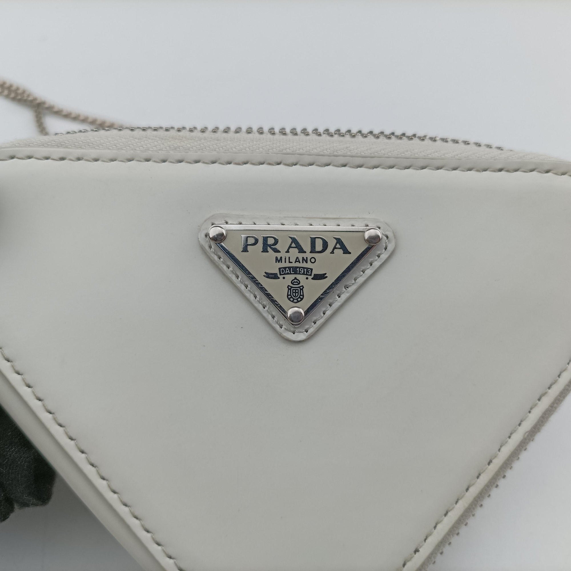 Vintage Prada Triangle Chain Pouch White Leather  shoulderbag | stylenewstar