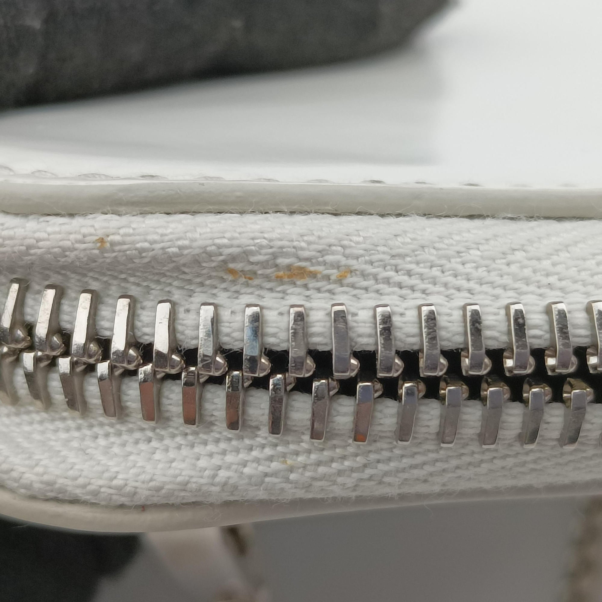 Vintage Prada Triangle Chain Pouch White Leather  shoulderbag | stylenewstar