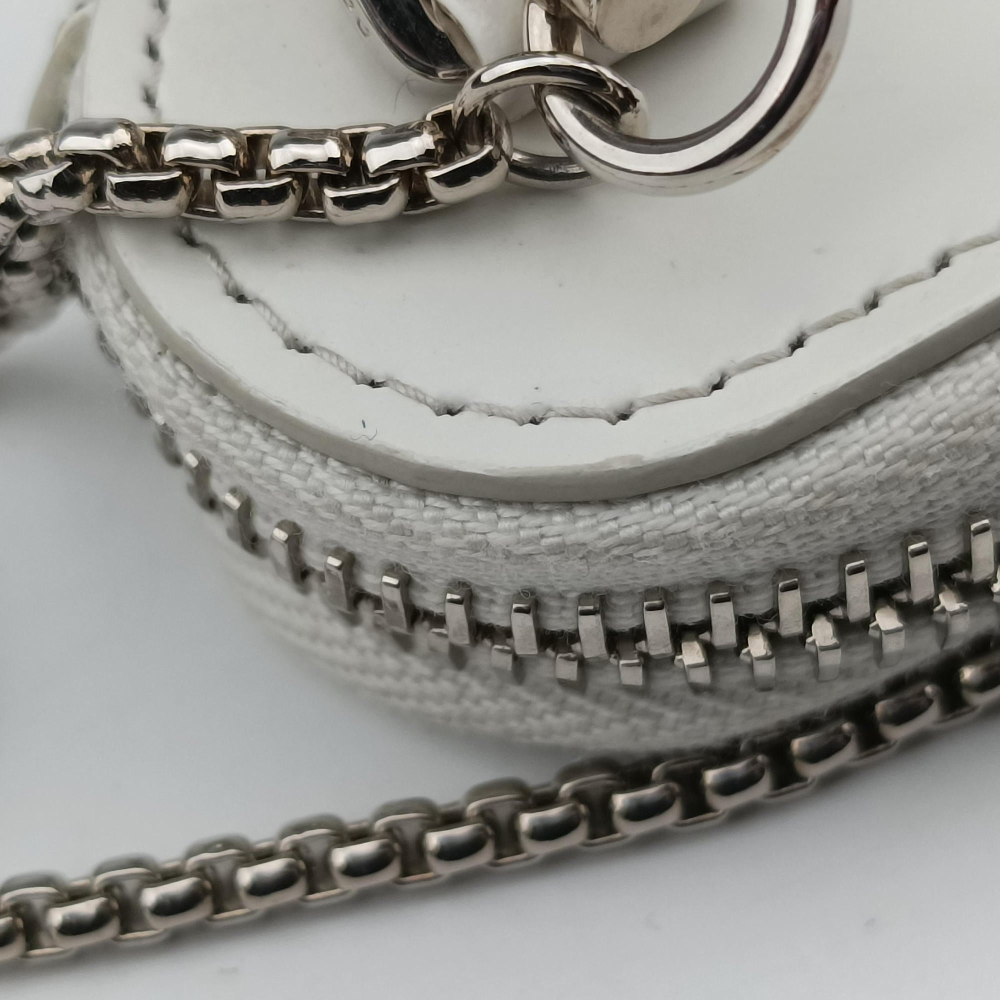 Vintage Prada Triangle Chain Pouch White Leather  shoulderbag | stylenewstar