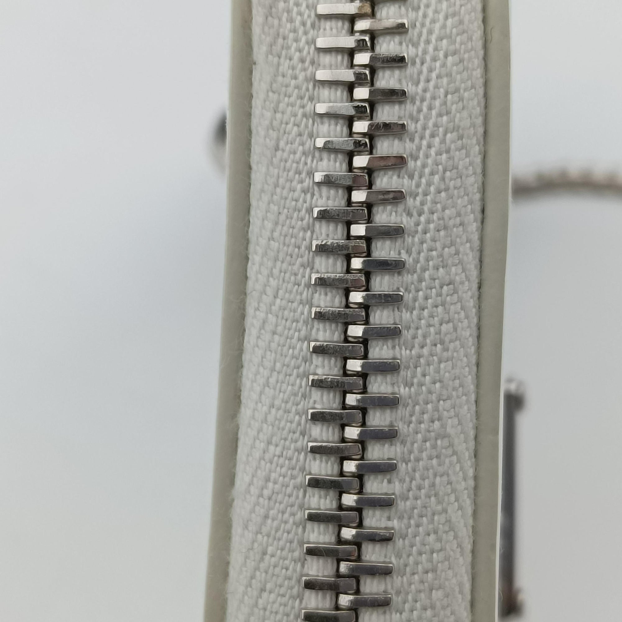 Vintage Prada Triangle Chain Pouch White Leather  shoulderbag | stylenewstar