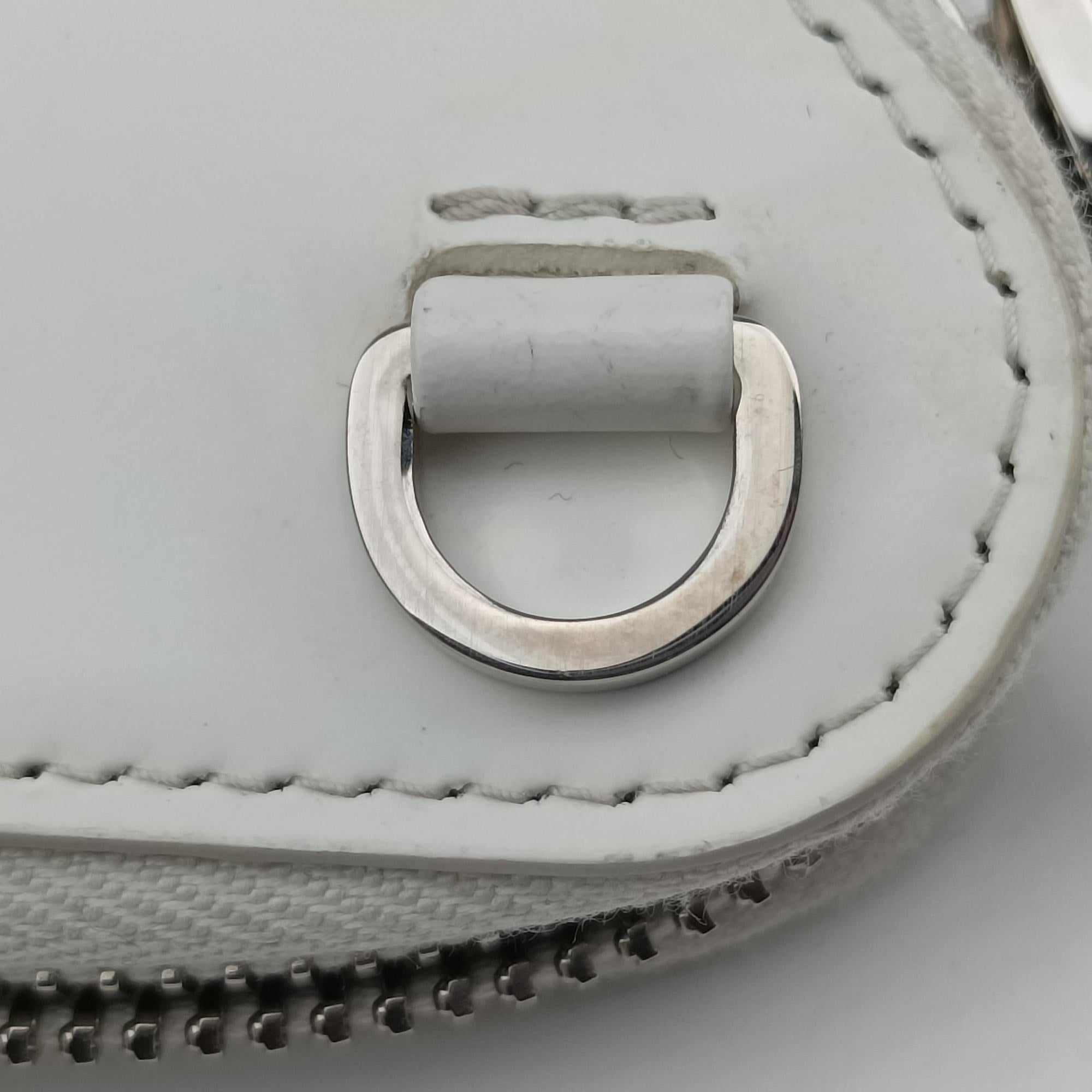 Vintage Prada Triangle Chain Pouch White Leather  shoulderbag | stylenewstar