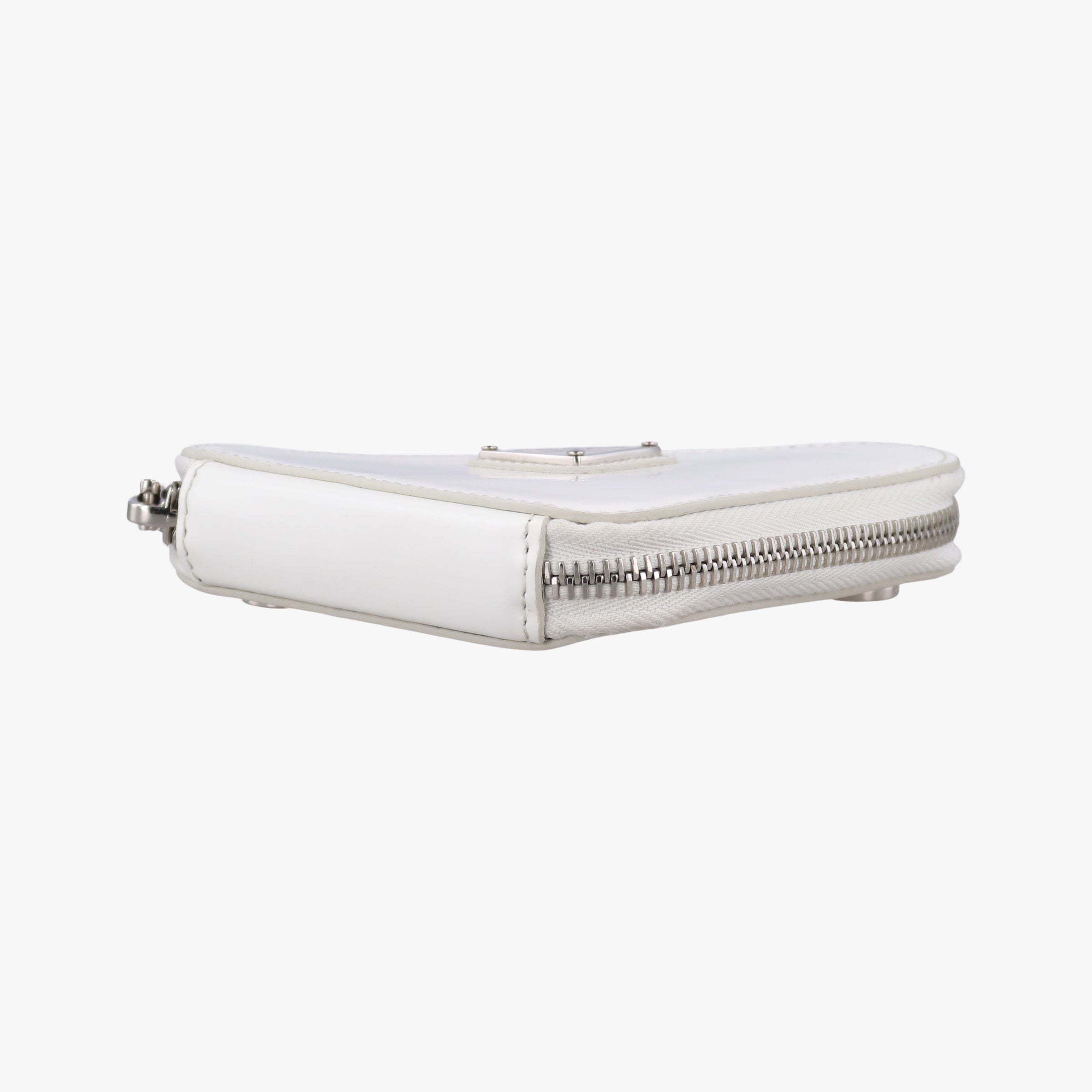 Vintage Prada Triangle Chain Pouch White Leather  shoulderbag | stylenewstar