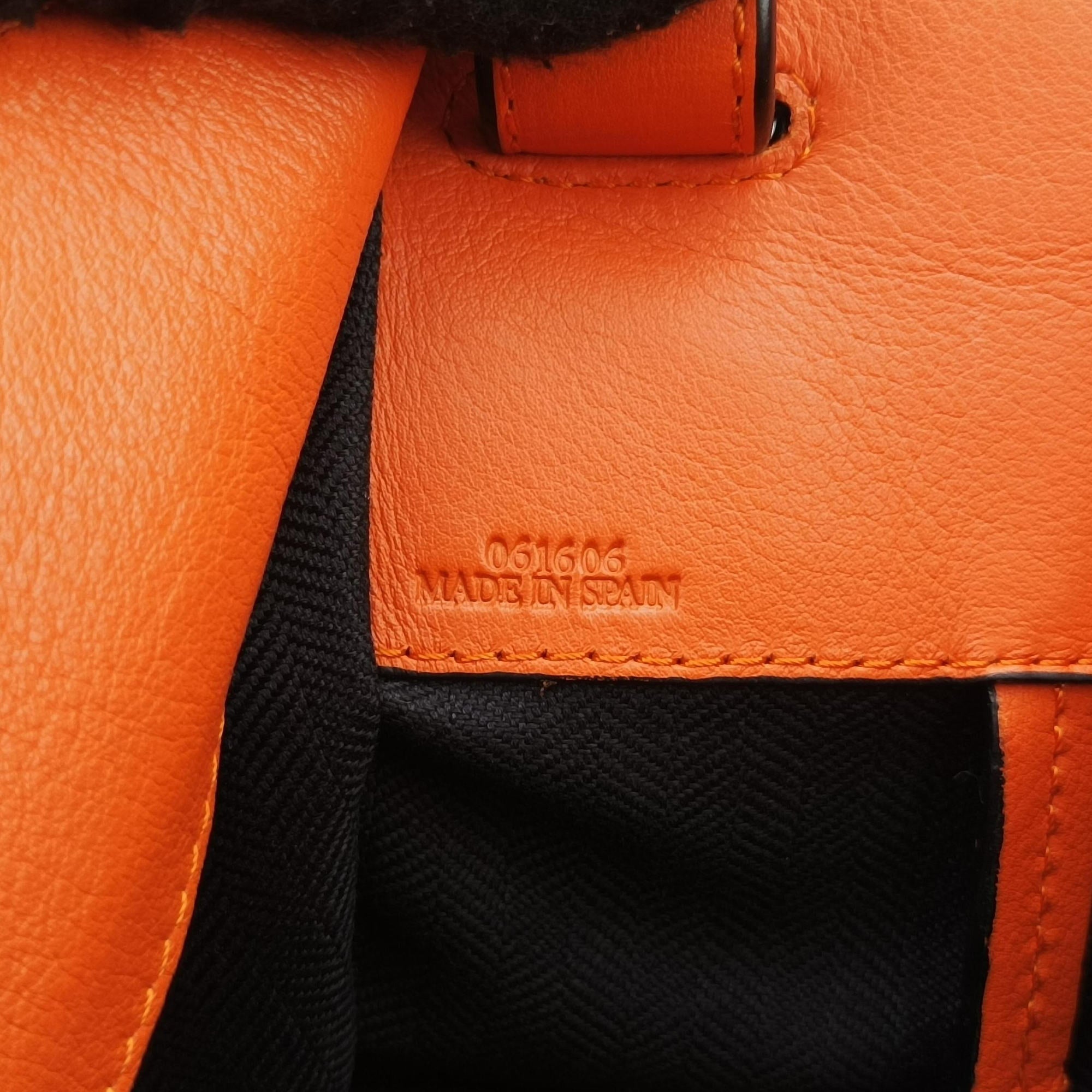 Pre-owned Loewe hammock Orange leather  shoulderbag | stylenewstar