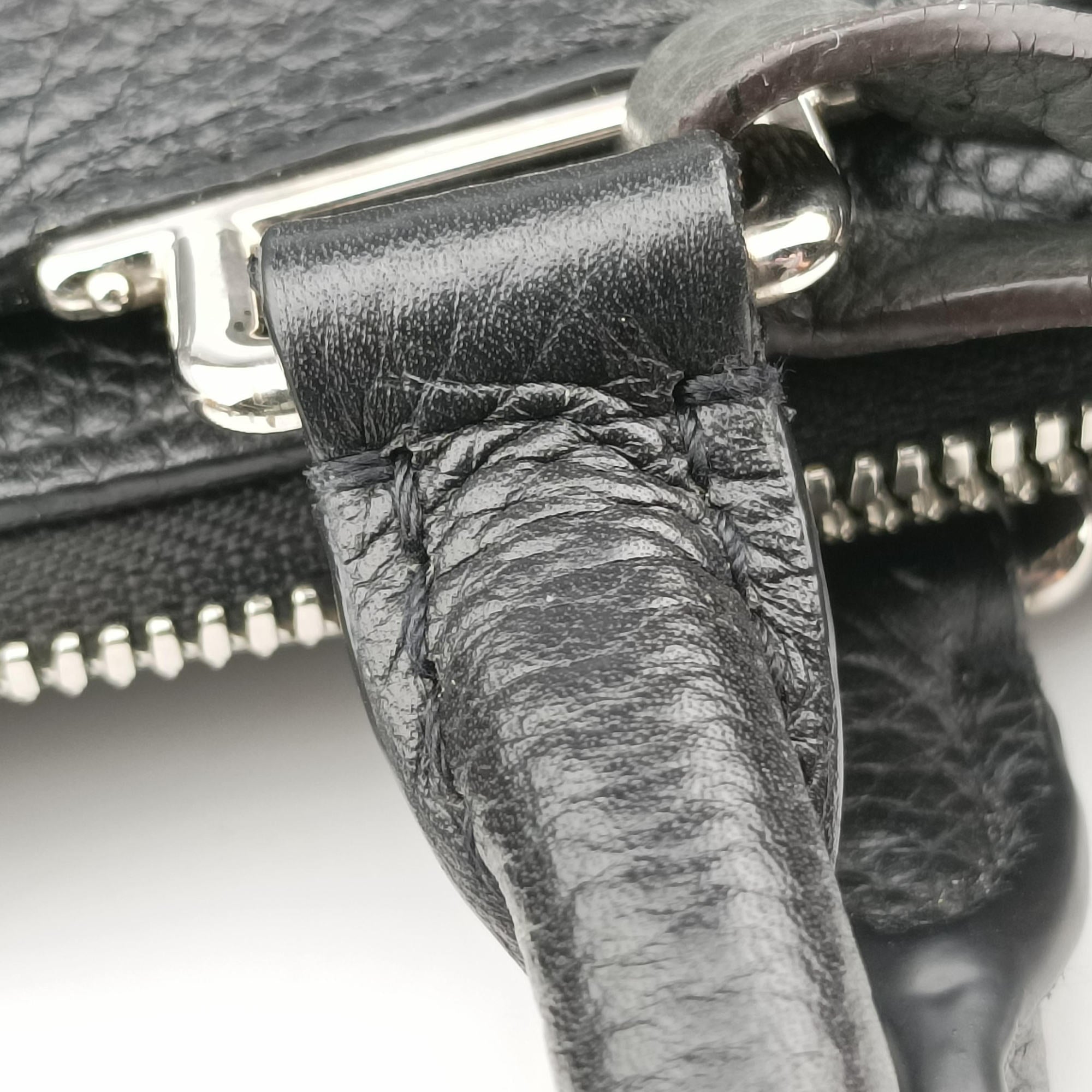 Secondhand Louis Vuitton Armand Briefcase MM Noir Taurillon leather M54381 shoulderbag | stylenewstar