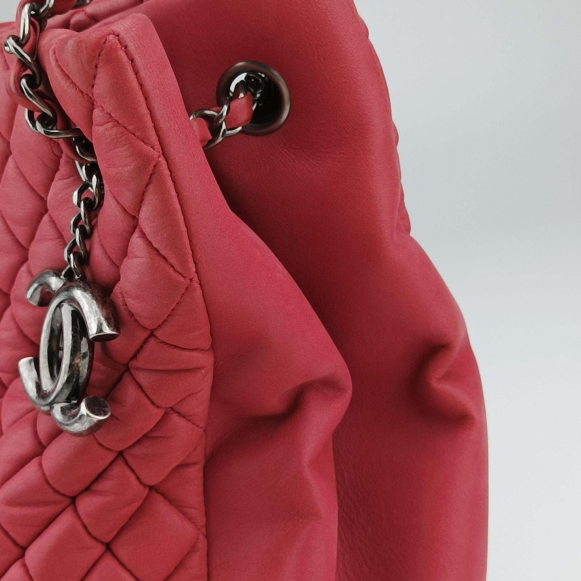 Pre-owned Chanel Matelasse cocomark Mademoiselle Red Iridescent Calfskin A67389 handbag | stylenewstar