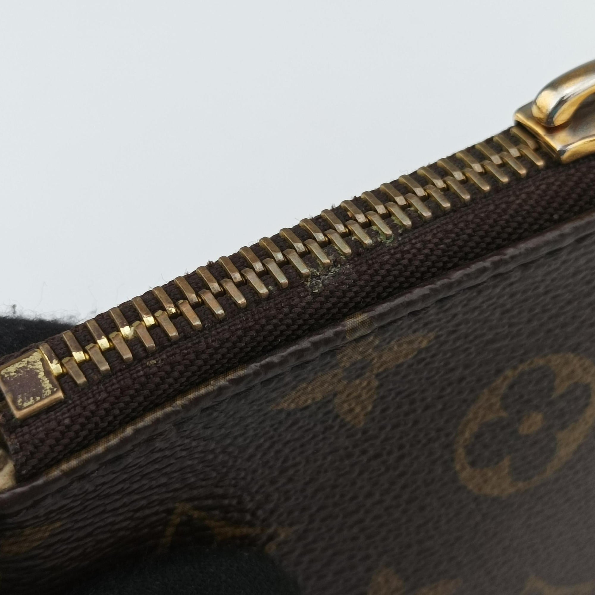 Pre-owned Louis Vuitton Pochette Mila MM brown Monogram Canvas M60094 shoulderbag | stylenewstar