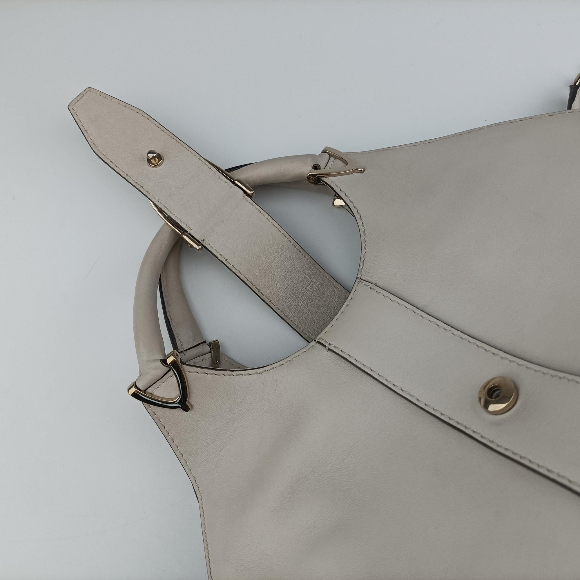 Pre-owned Gucci Stirrup White Leather 277514 handbag | stylenewstar