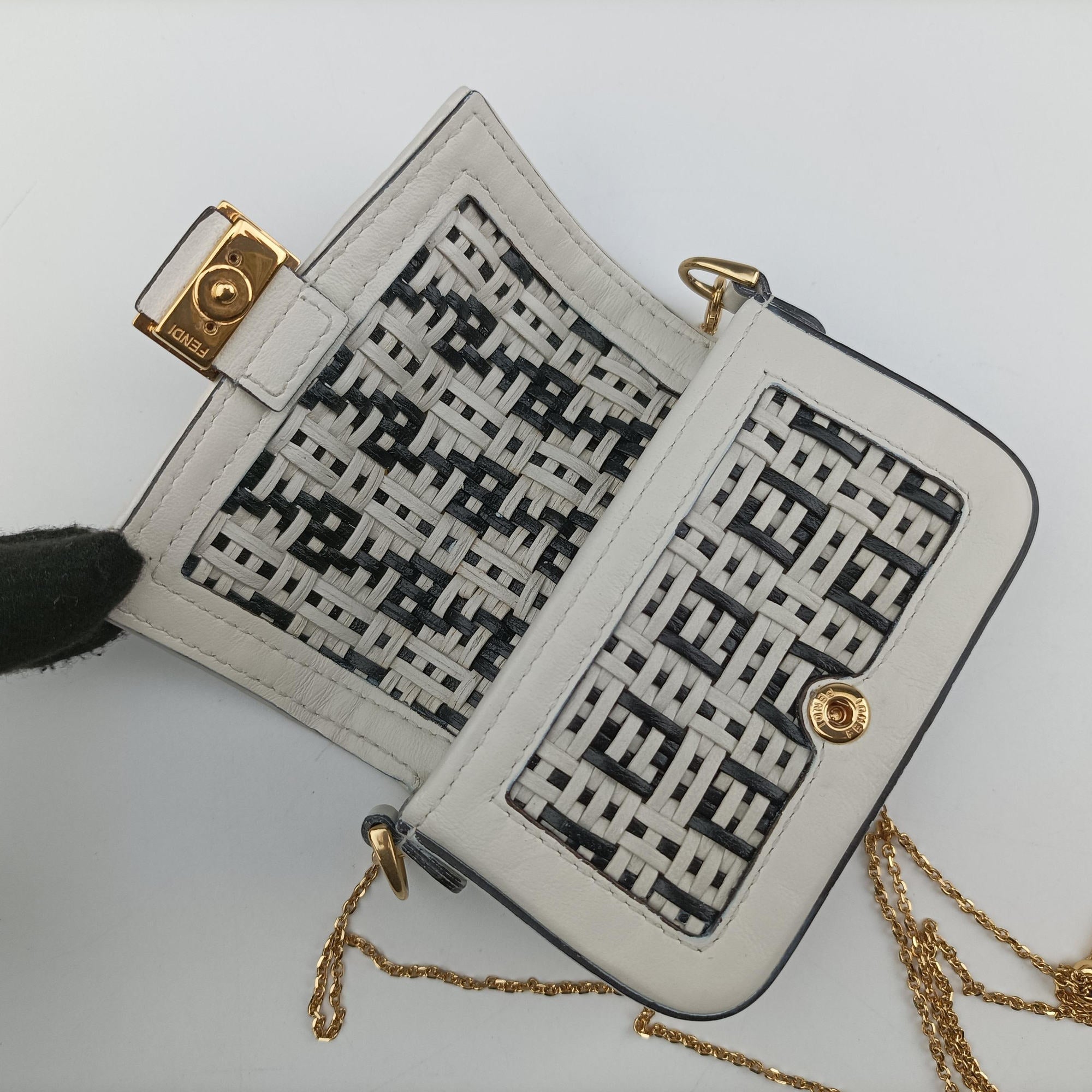 Secondhand Fendi Nano Baguette Charm Black/White Leather 7AR844 shoulderbag | stylenewstar