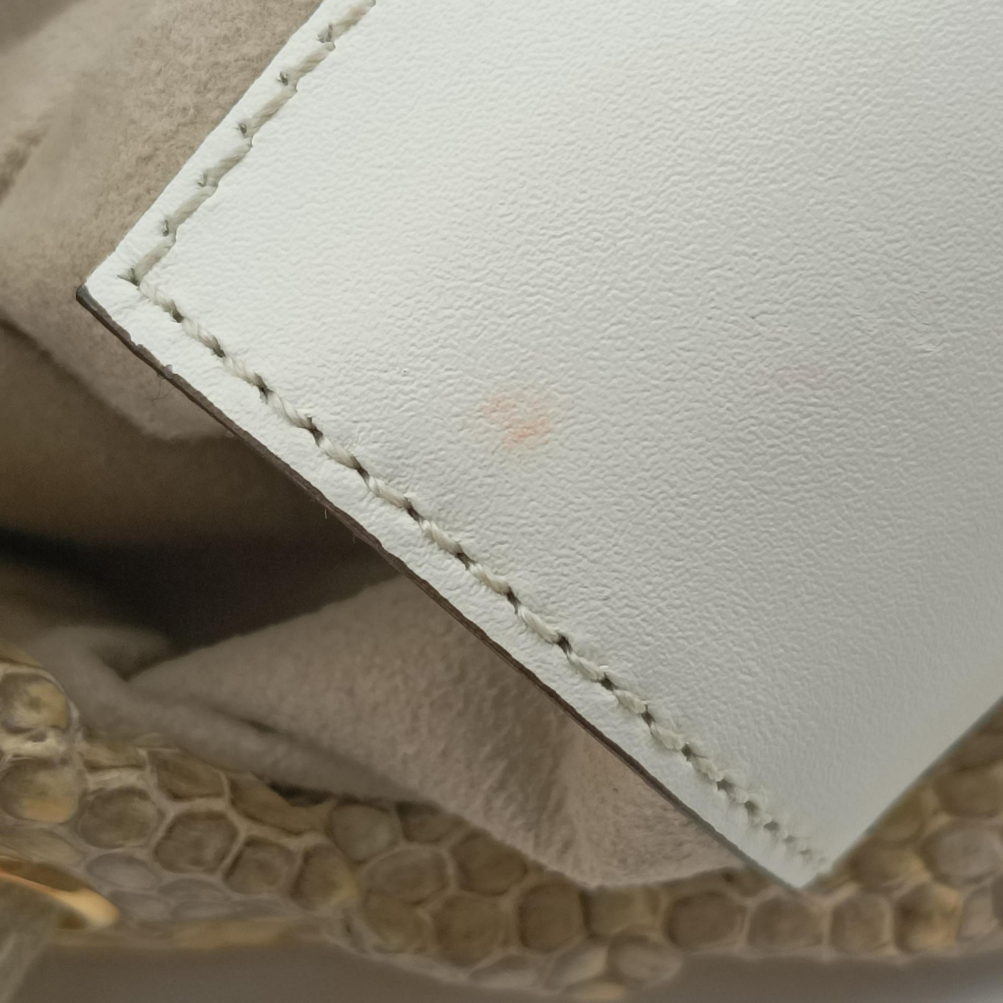 Pre-owned Gucci Zumi Mini Drawstring Bucket Beige x Multicolor snakeskin 576432 shoulderbag | stylenewstar