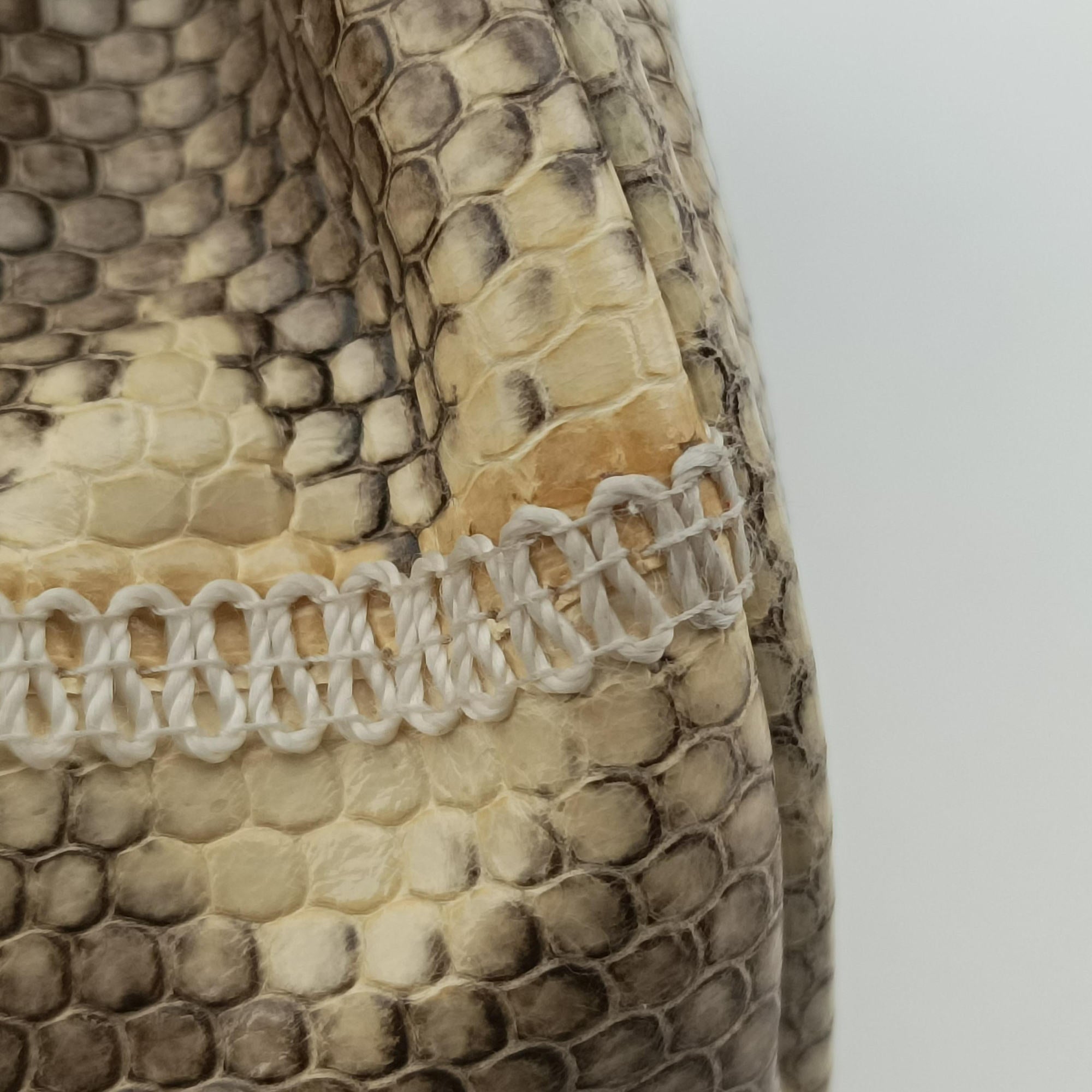 Pre-owned Gucci Zumi Mini Drawstring Bucket Beige x Multicolor snakeskin 576432 shoulderbag | stylenewstar