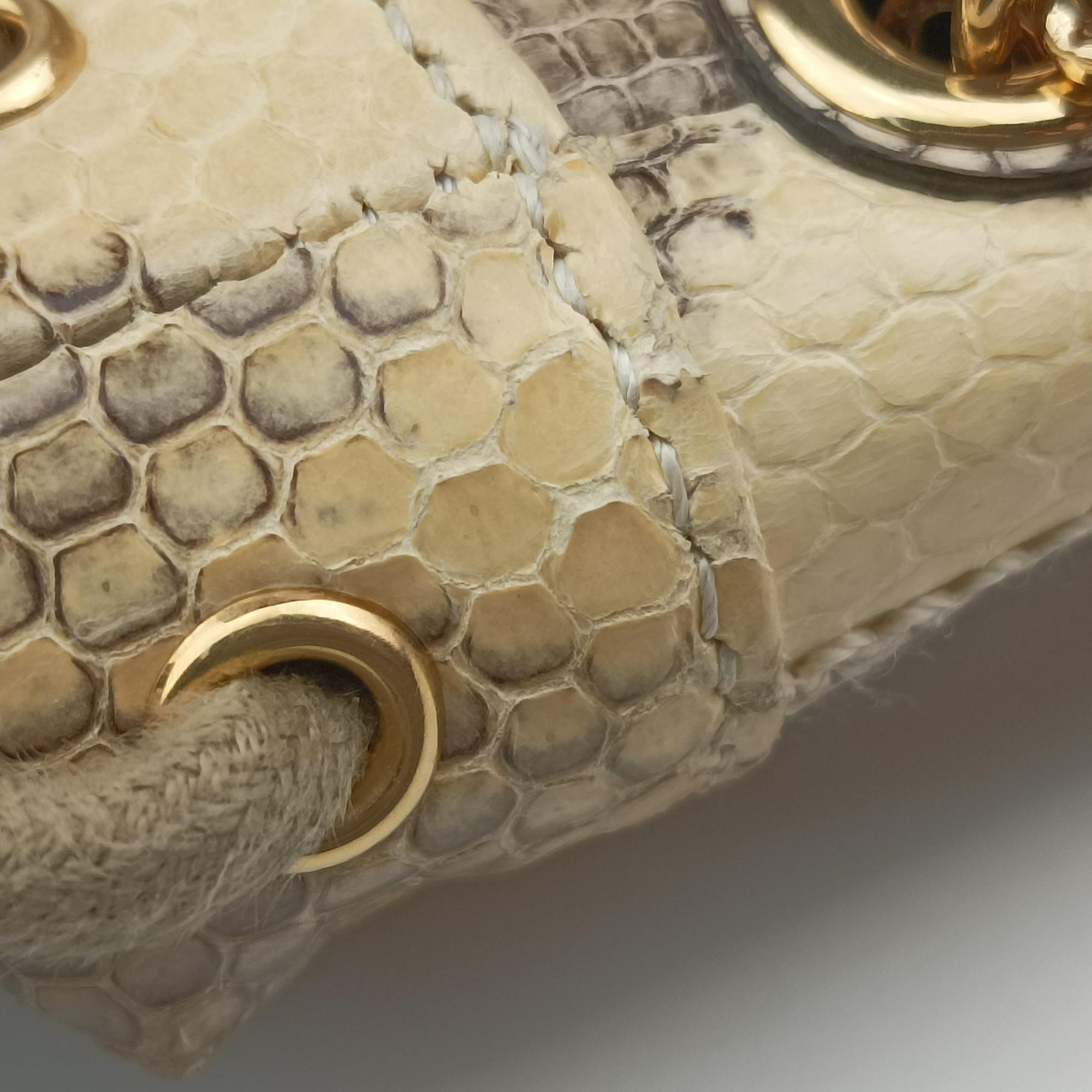 Pre-owned Gucci Zumi Mini Drawstring Bucket Beige x Multicolor snakeskin 576432 shoulderbag | stylenewstar