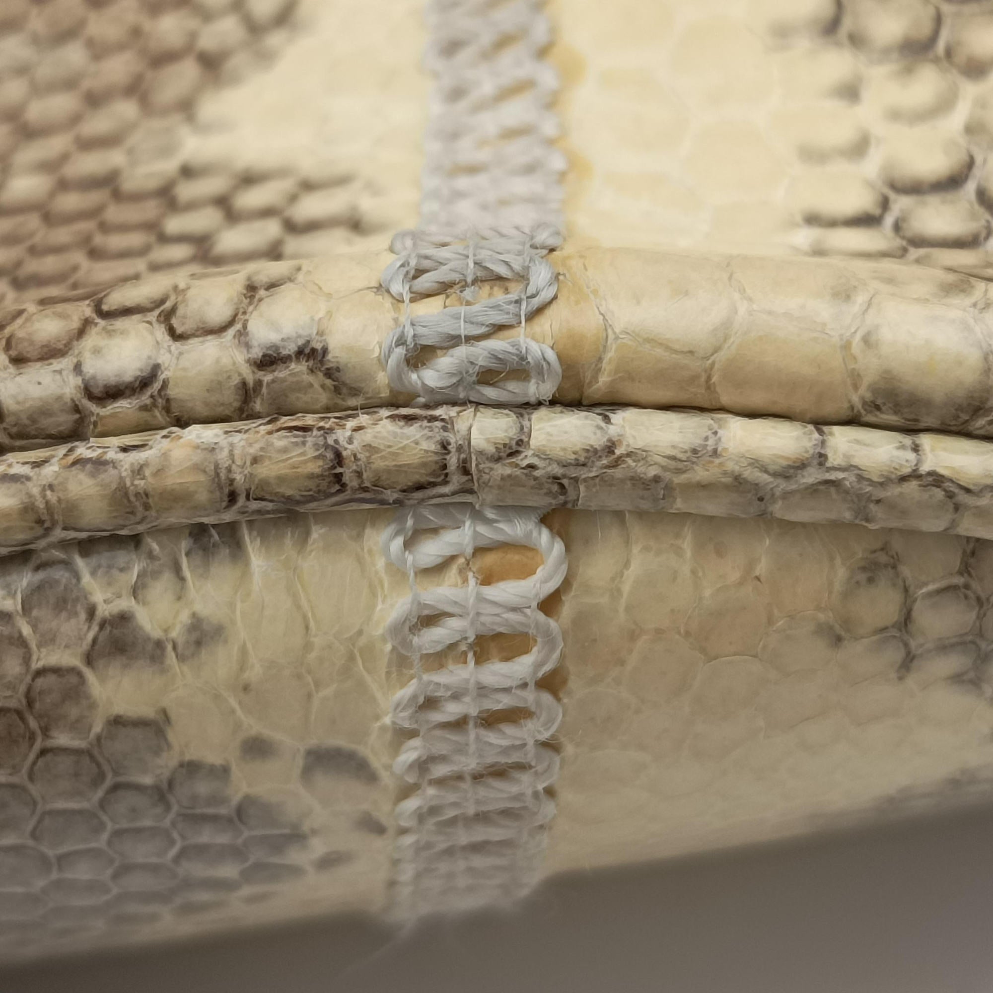 Pre-owned Gucci Zumi Mini Drawstring Bucket Beige x Multicolor snakeskin 576432 shoulderbag | stylenewstar