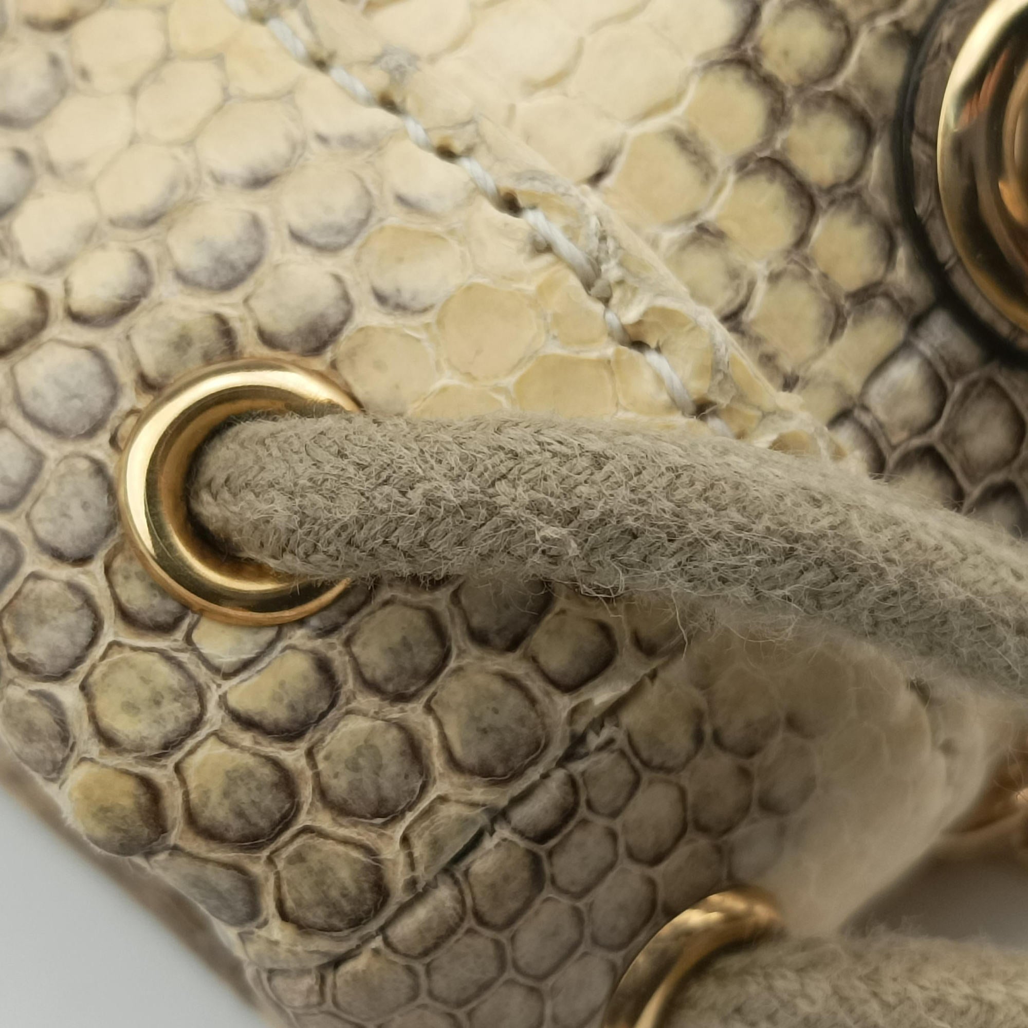 Pre-owned Gucci Zumi Mini Drawstring Bucket Beige x Multicolor snakeskin 576432 shoulderbag | stylenewstar