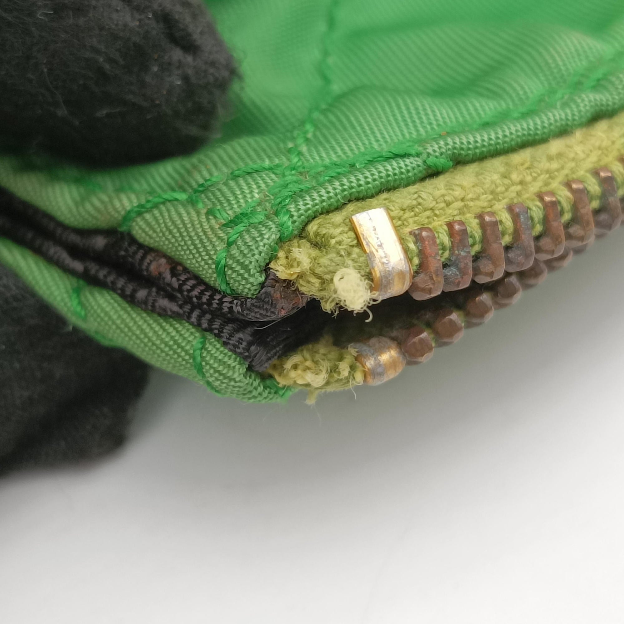 Pre-owned Prada quilted tessuto Green Nylon x leather  shoulderbag | stylenewstar