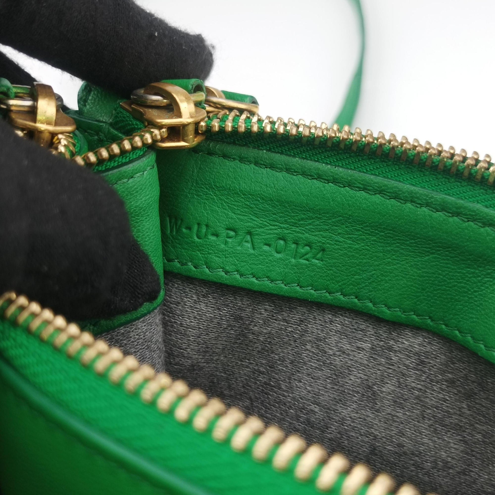Pre-owned Celine TRIO Green Leather  shoulderbag | stylenewstar