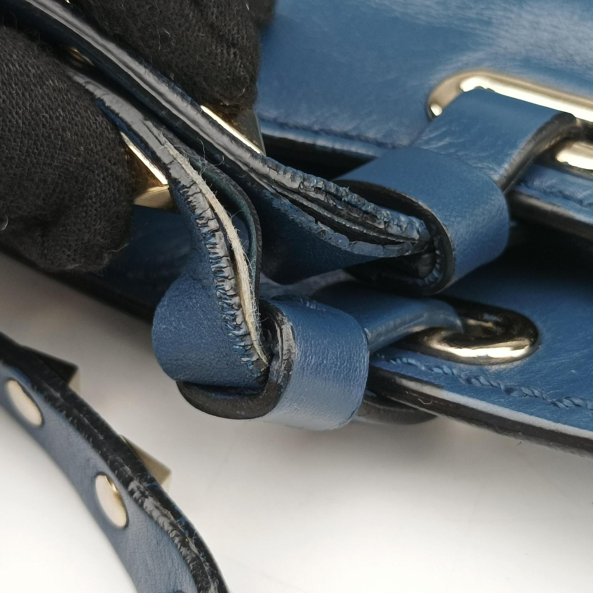 Pre-owned Valentino Rockstud Navy Leather  shoulderbag | stylenewstar