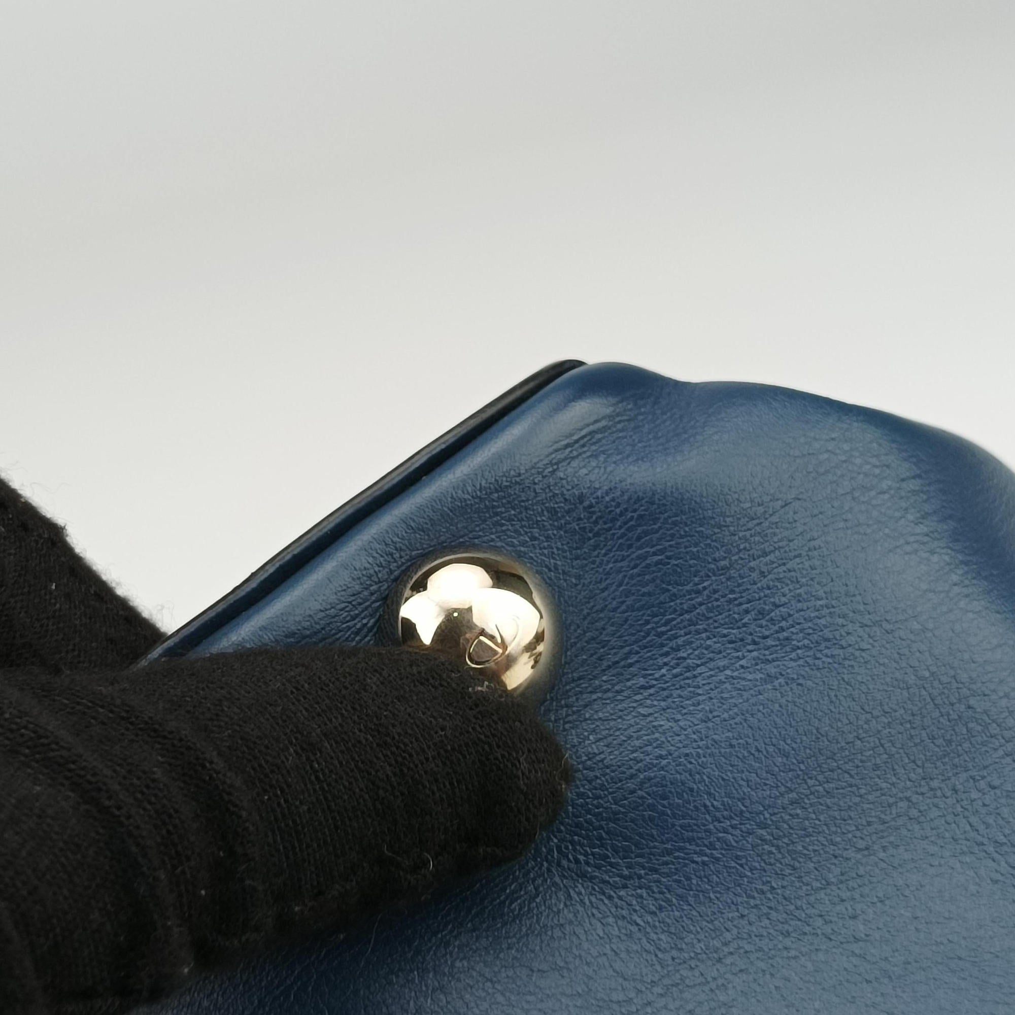 Pre-owned Valentino Rockstud Navy Leather  shoulderbag | stylenewstar