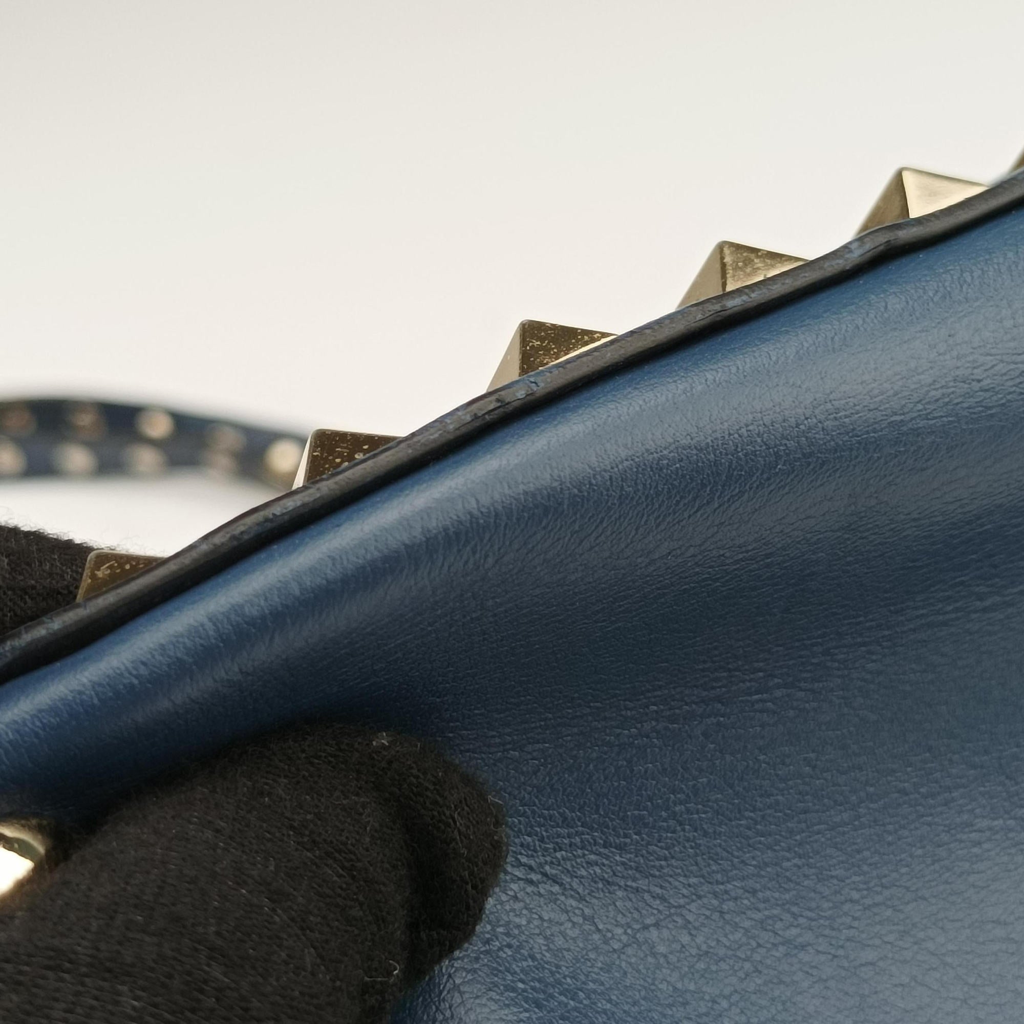 Pre-owned Valentino Rockstud Navy Leather  shoulderbag | stylenewstar
