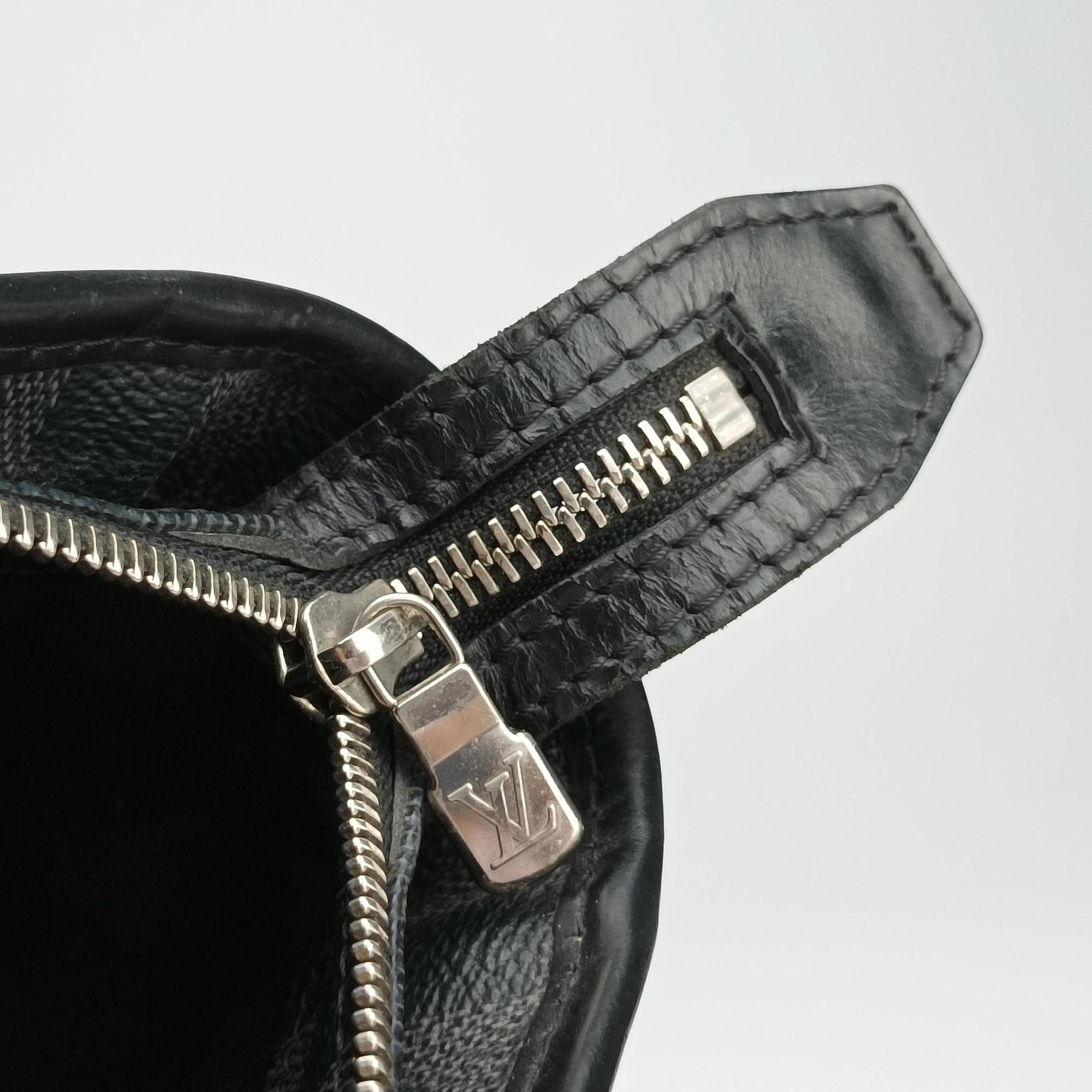 Pre-owned Louis Vuitton Tadao Noir Damier Graphite N51192 handbag | stylenewstar