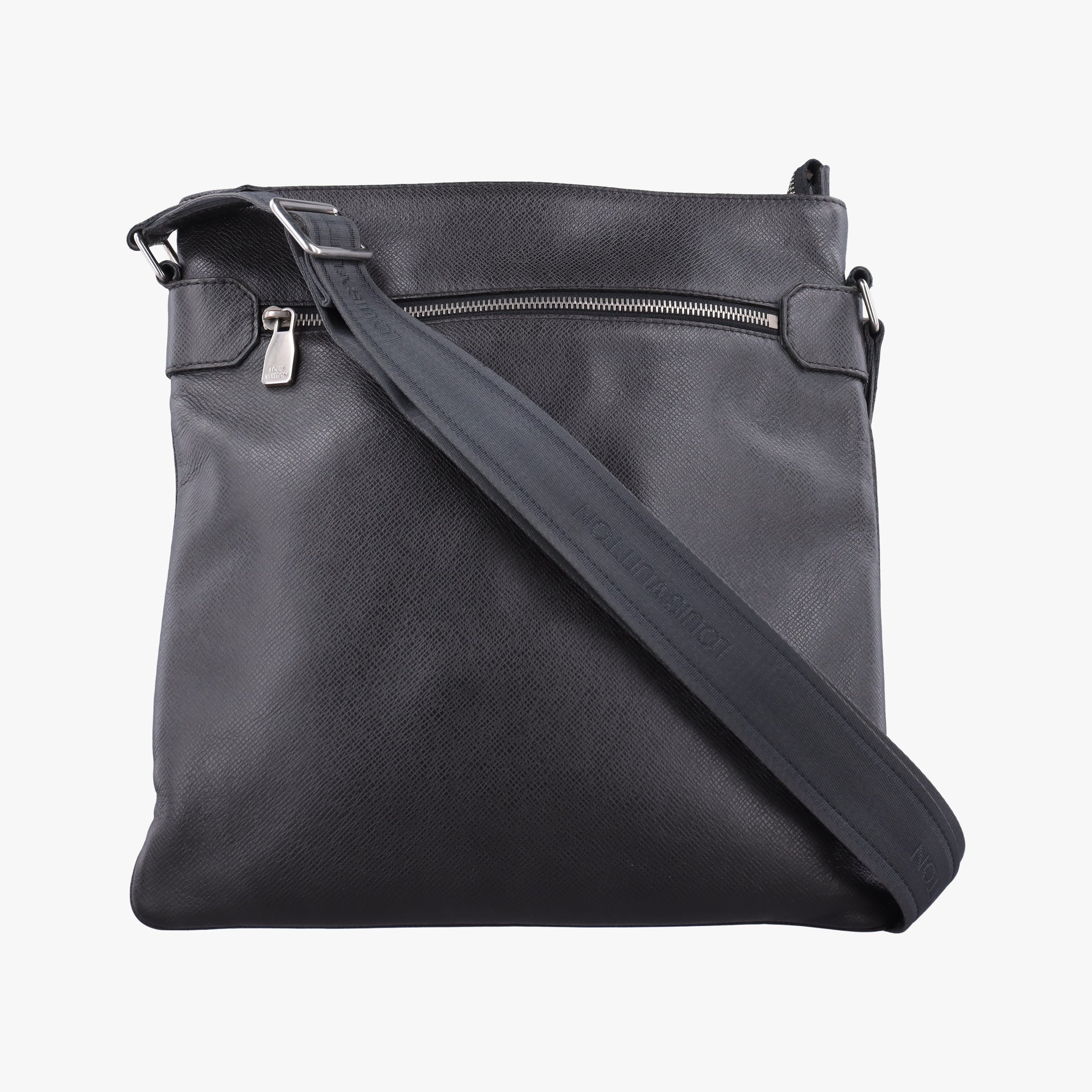 Vintage Louis Vuitton SASHA Grey TAIGA M32630 shoulderbag | stylenewstar