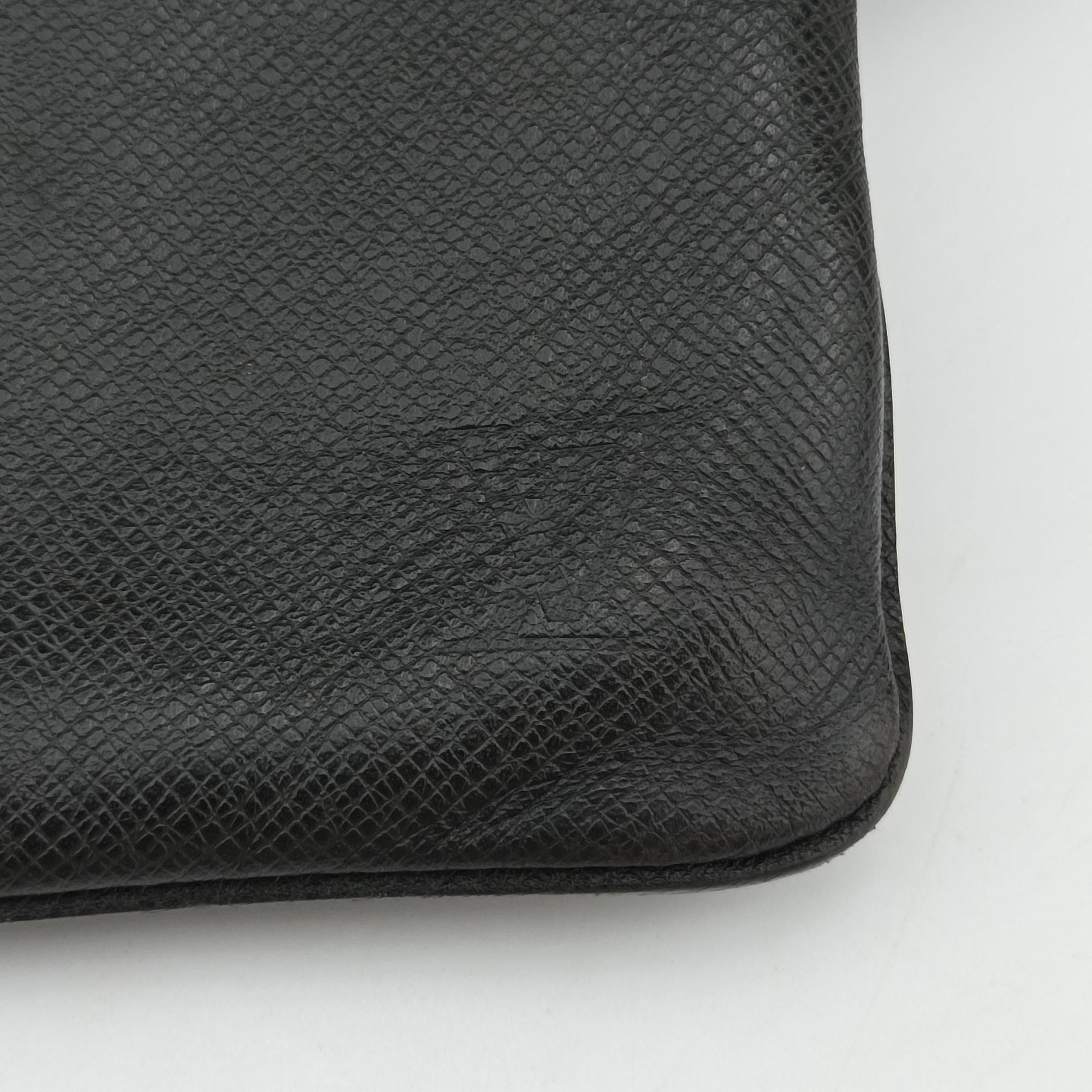 Vintage Louis Vuitton SASHA Grey TAIGA M32630 shoulderbag | stylenewstar