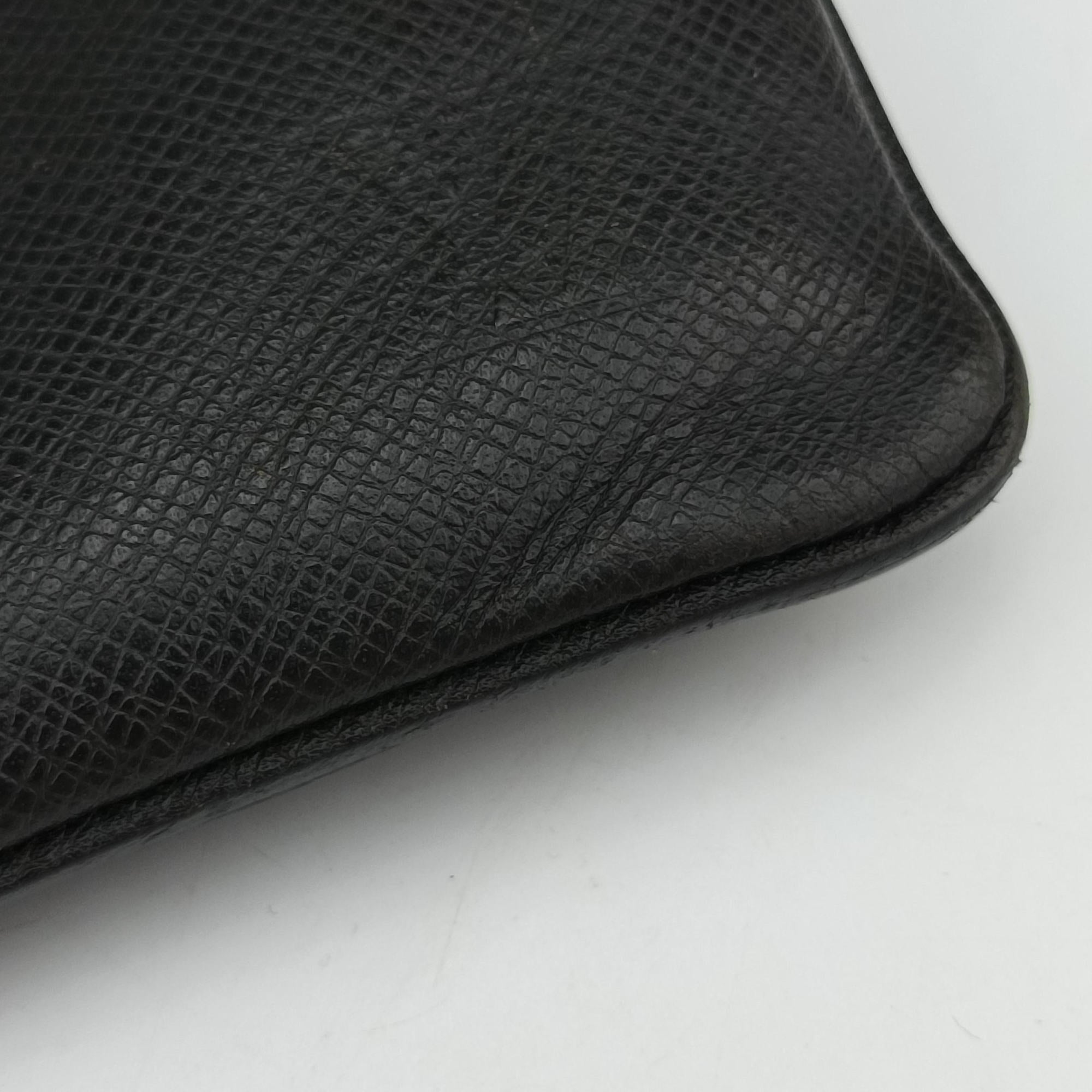 Vintage Louis Vuitton SASHA Grey TAIGA M32630 shoulderbag | stylenewstar