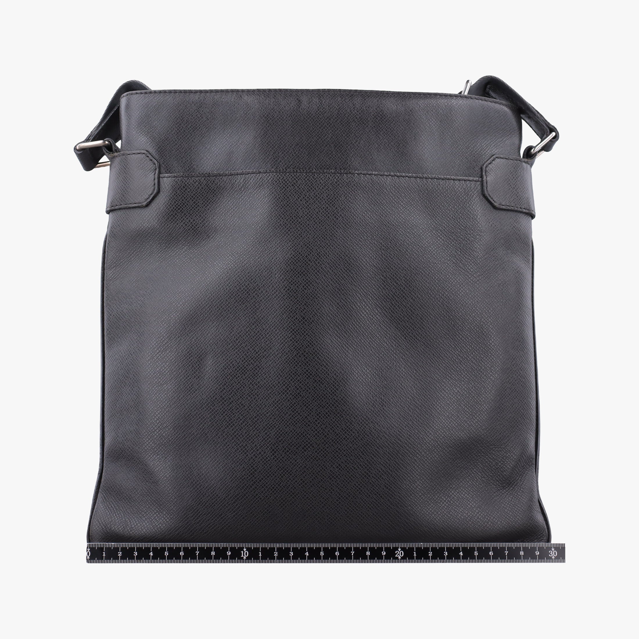 Vintage Louis Vuitton SASHA Grey TAIGA M32630 shoulderbag | stylenewstar