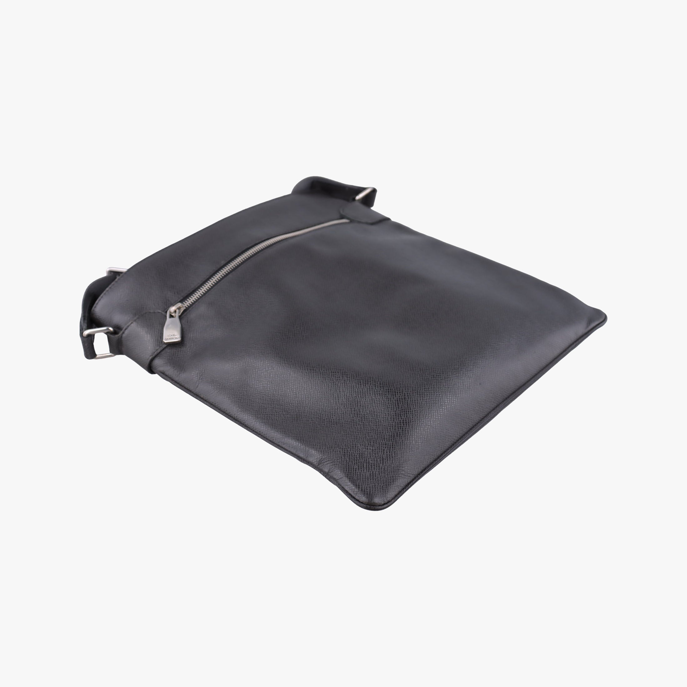 Vintage Louis Vuitton SASHA Grey TAIGA M32630 shoulderbag | stylenewstar