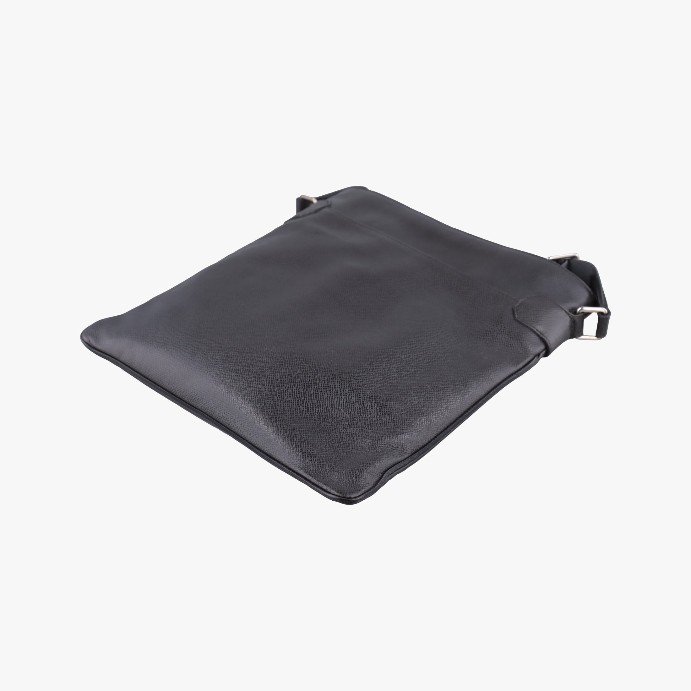 Vintage Louis Vuitton SASHA Grey TAIGA M32630 shoulderbag | stylenewstar
