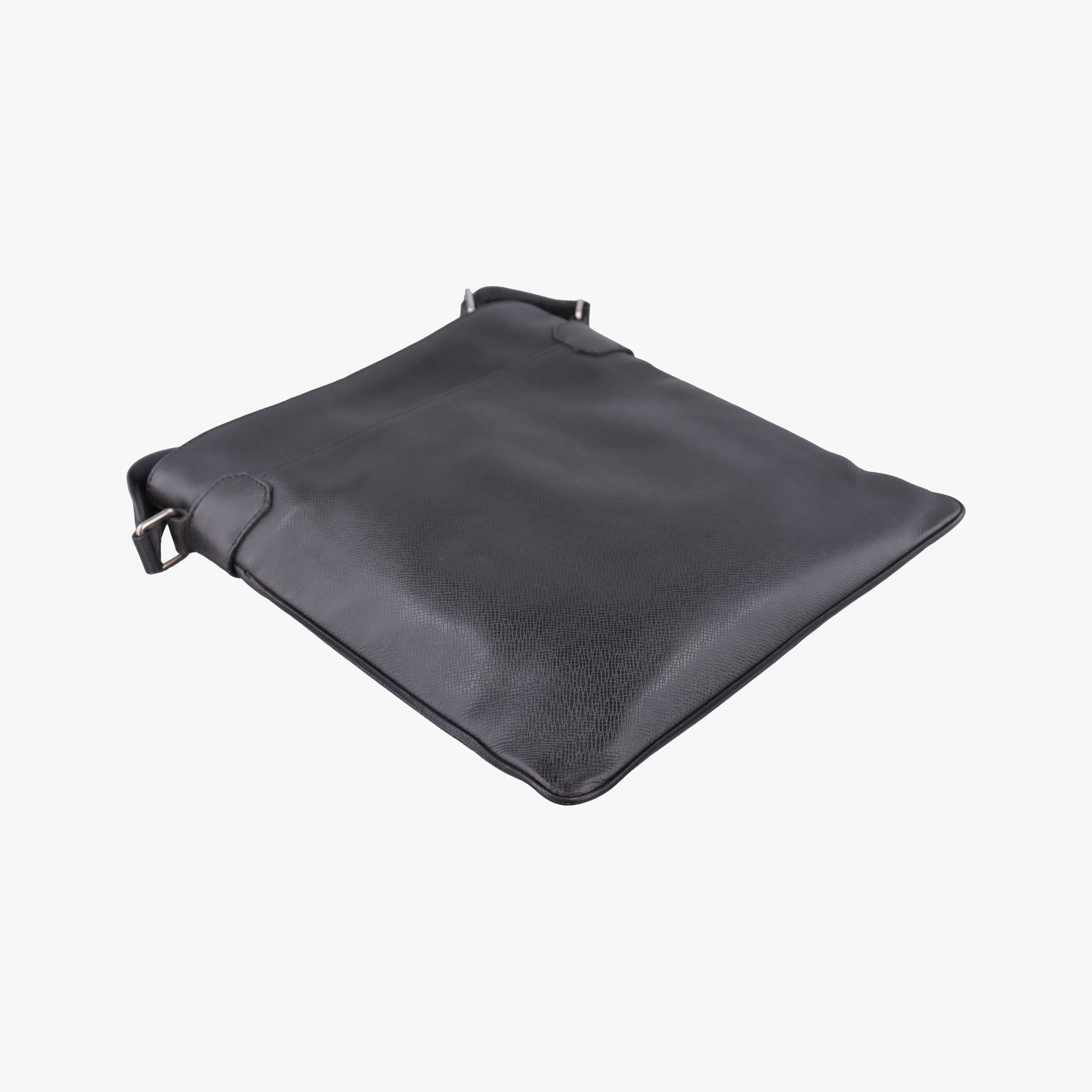 Vintage Louis Vuitton SASHA Grey TAIGA M32630 shoulderbag | stylenewstar