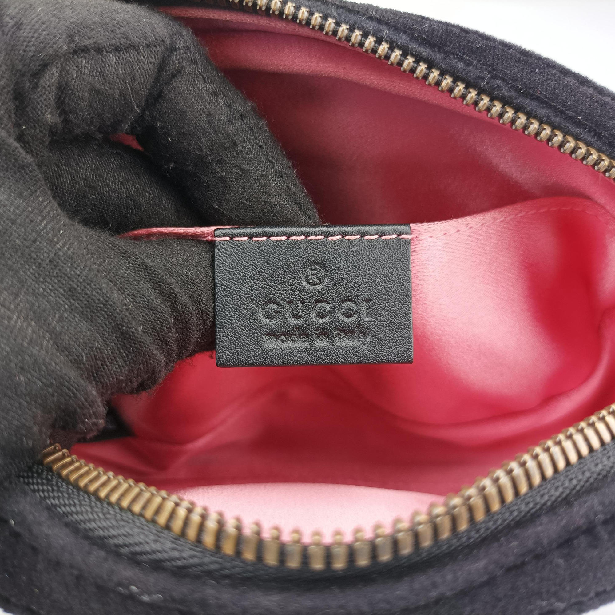Pre-owned Gucci GG Marmont Black velour 476484 bum bag/waist bag | stylenewstar