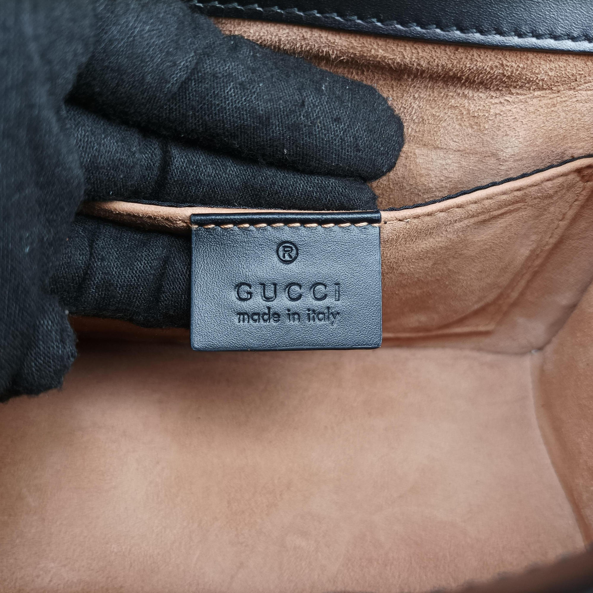 Pre-owned Gucci Sylvie Black Leather 470270 shoulderbag | stylenewstar