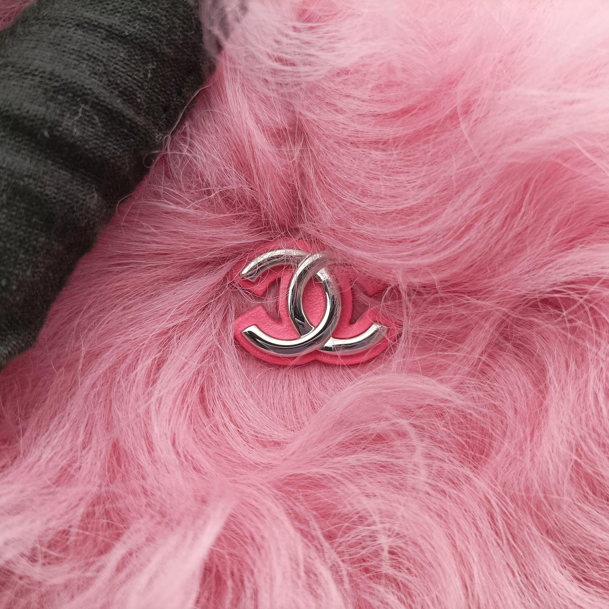 Vintage Chanel Shearling CC Hook Card Holder Pink wool AP2397 handbag | stylenewstar
