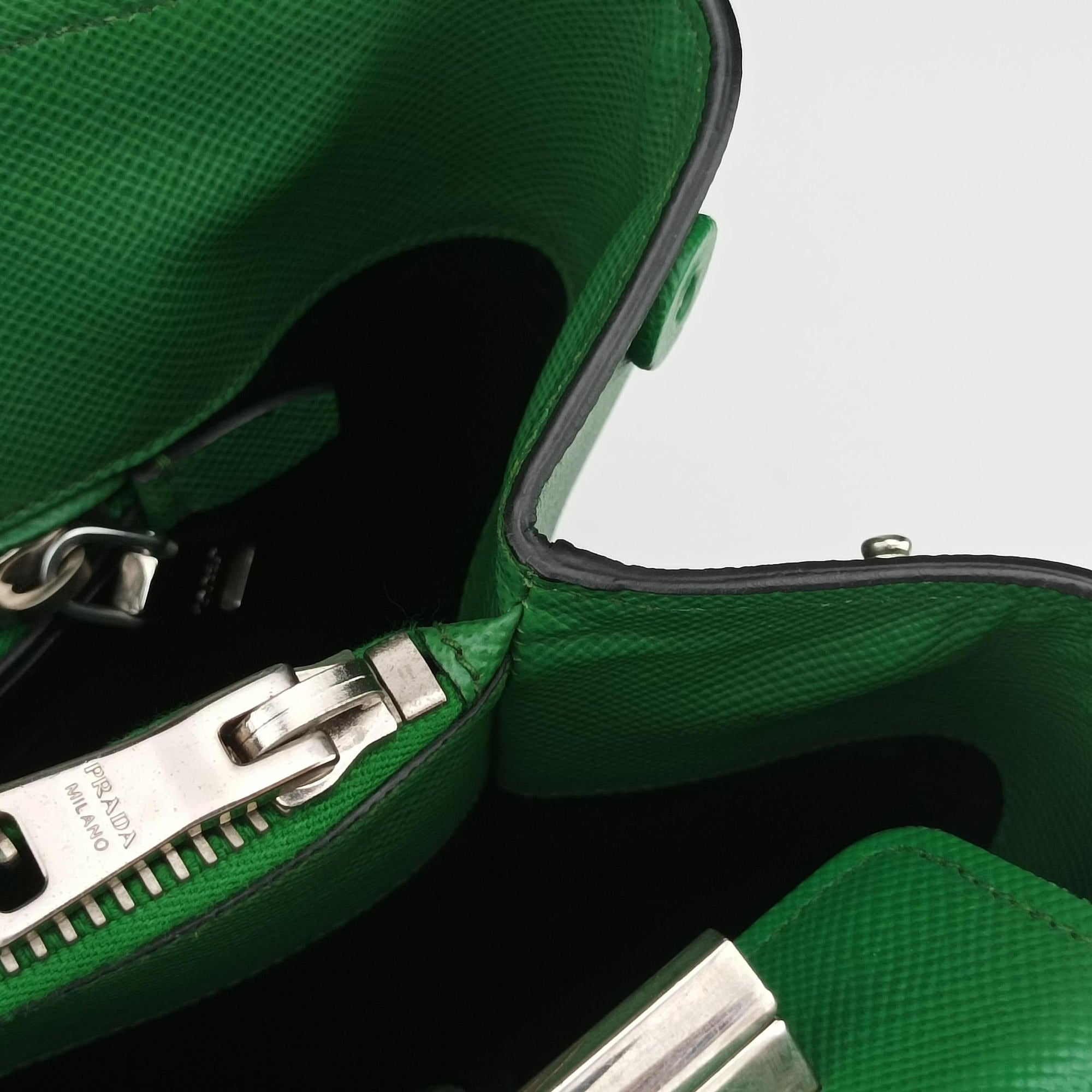 Pre-owned Prada Double Cuir Green SAFFIANO Leather B2756T handbag | stylenewstar