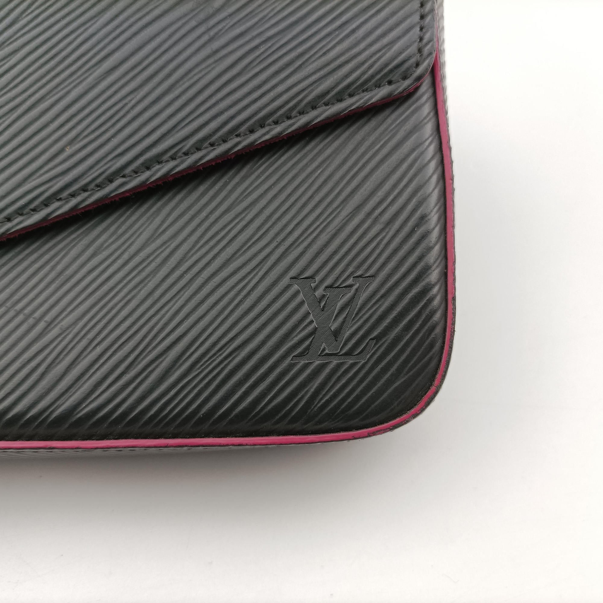 Pre-owned Louis Vuitton Pochette Felice Noir×Pink Epi M64579 shoulderbag | stylenewstar