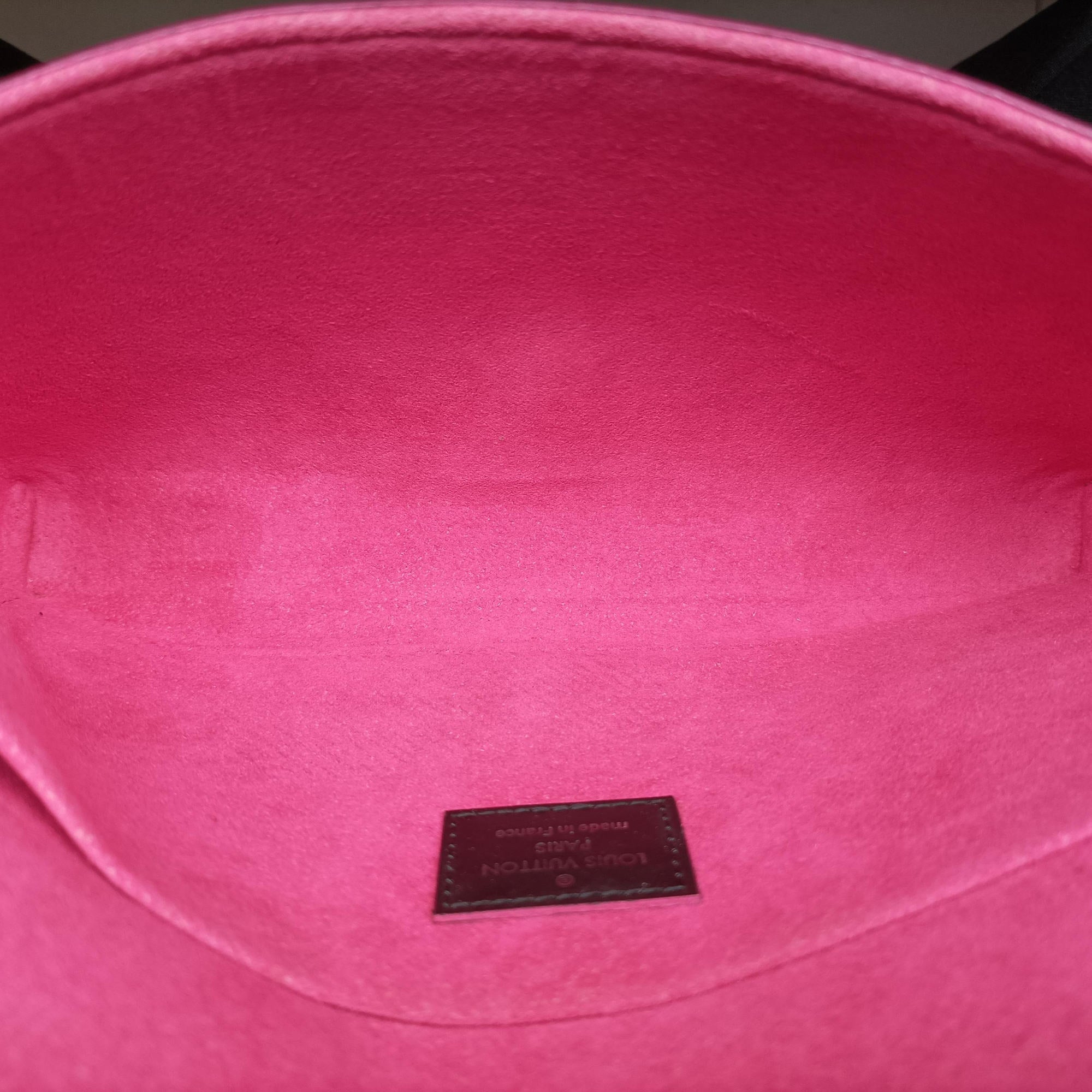 Pre-owned Louis Vuitton Pochette Felice Noir×Pink Epi M64579 shoulderbag | stylenewstar