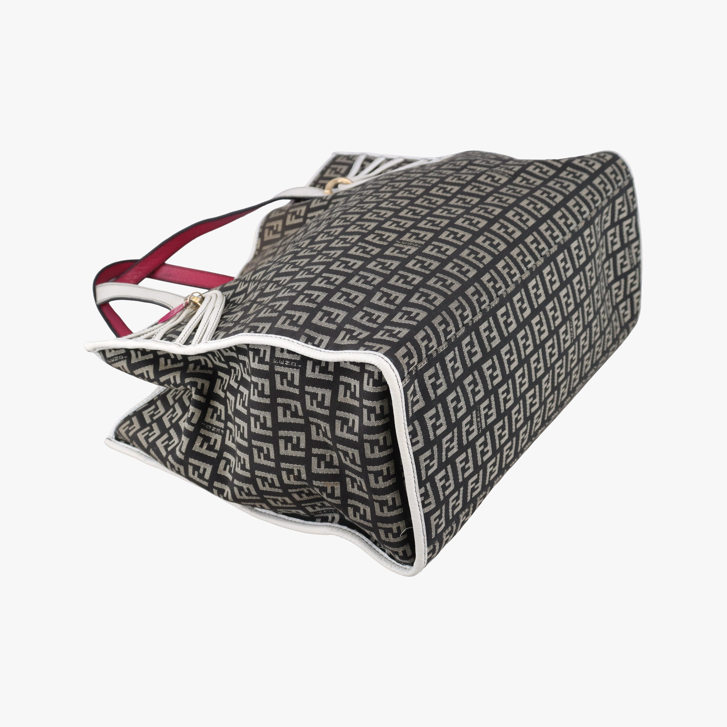 Vintage Fendi Zucca Pattern Tote Navy × White Canvas×Leather 8BH153 handbag | stylenewstar