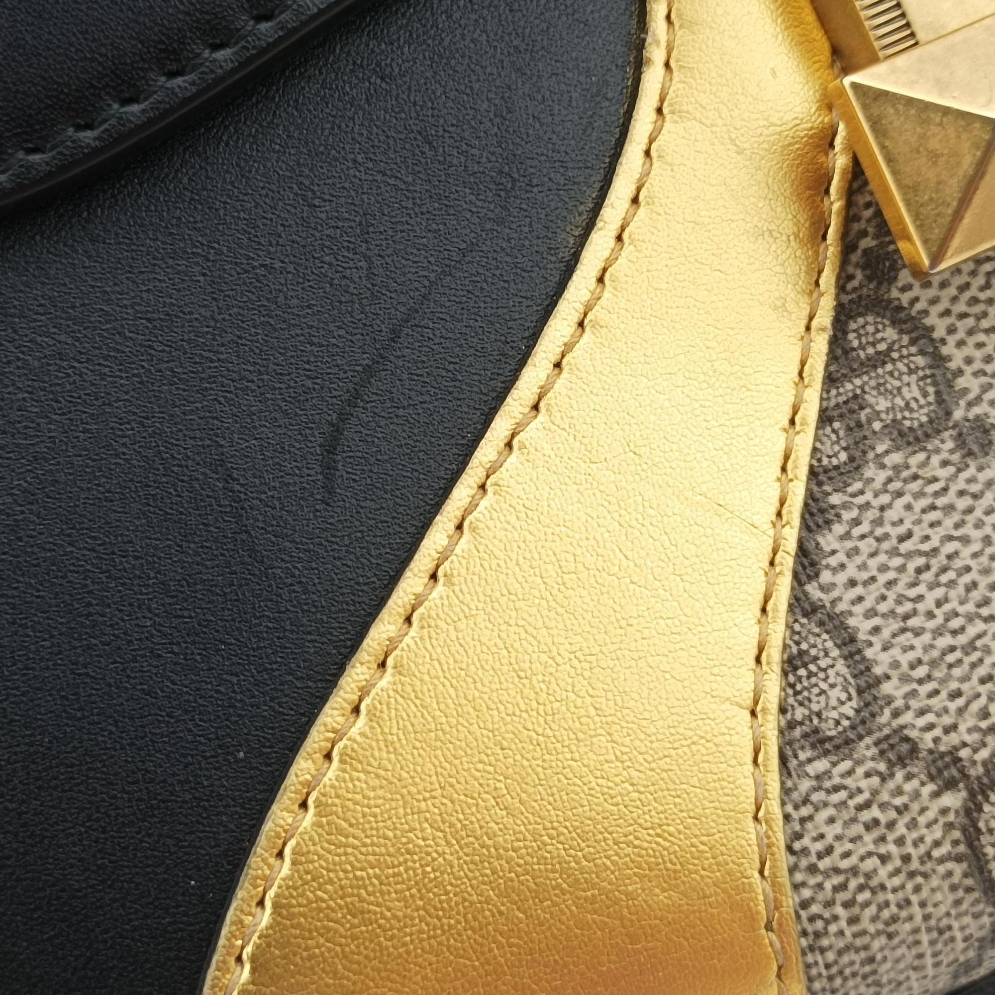 Pre-owned Gucci Osiride GG Supreme beige×black×Multicolour PVC coated canvas×Leather 497996 shoulderbag | stylenewstar
