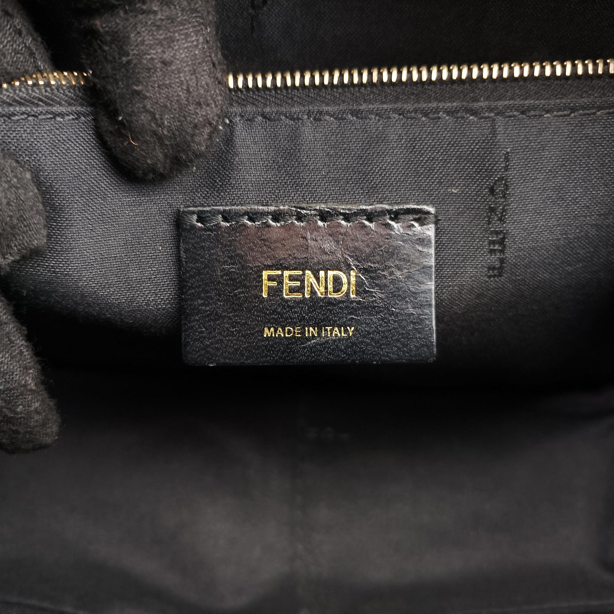Pre-owned Fendi Monster Camera case Black Leather 7VA428 shoulderbag | stylenewstar